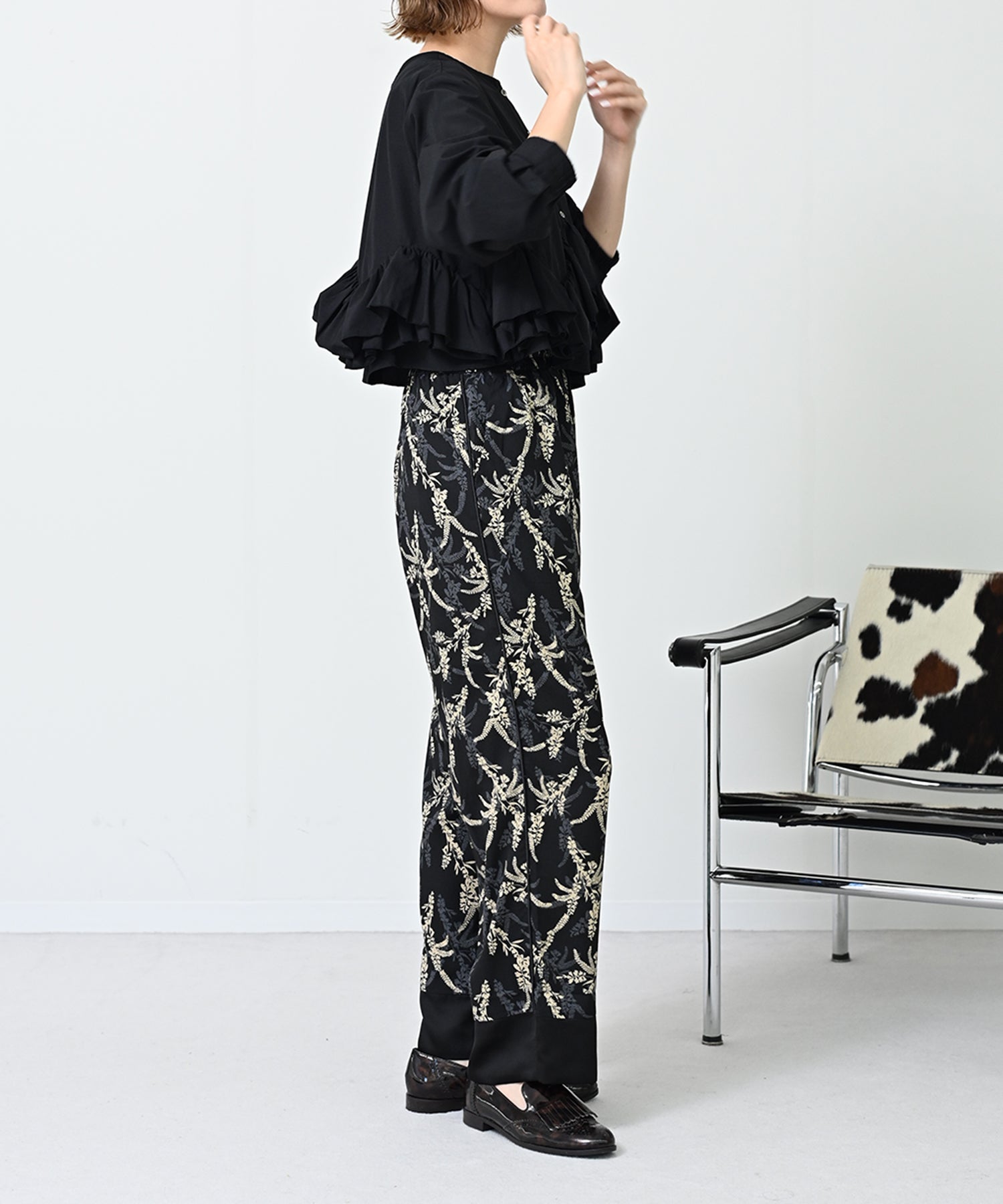 ブラック　model；H167