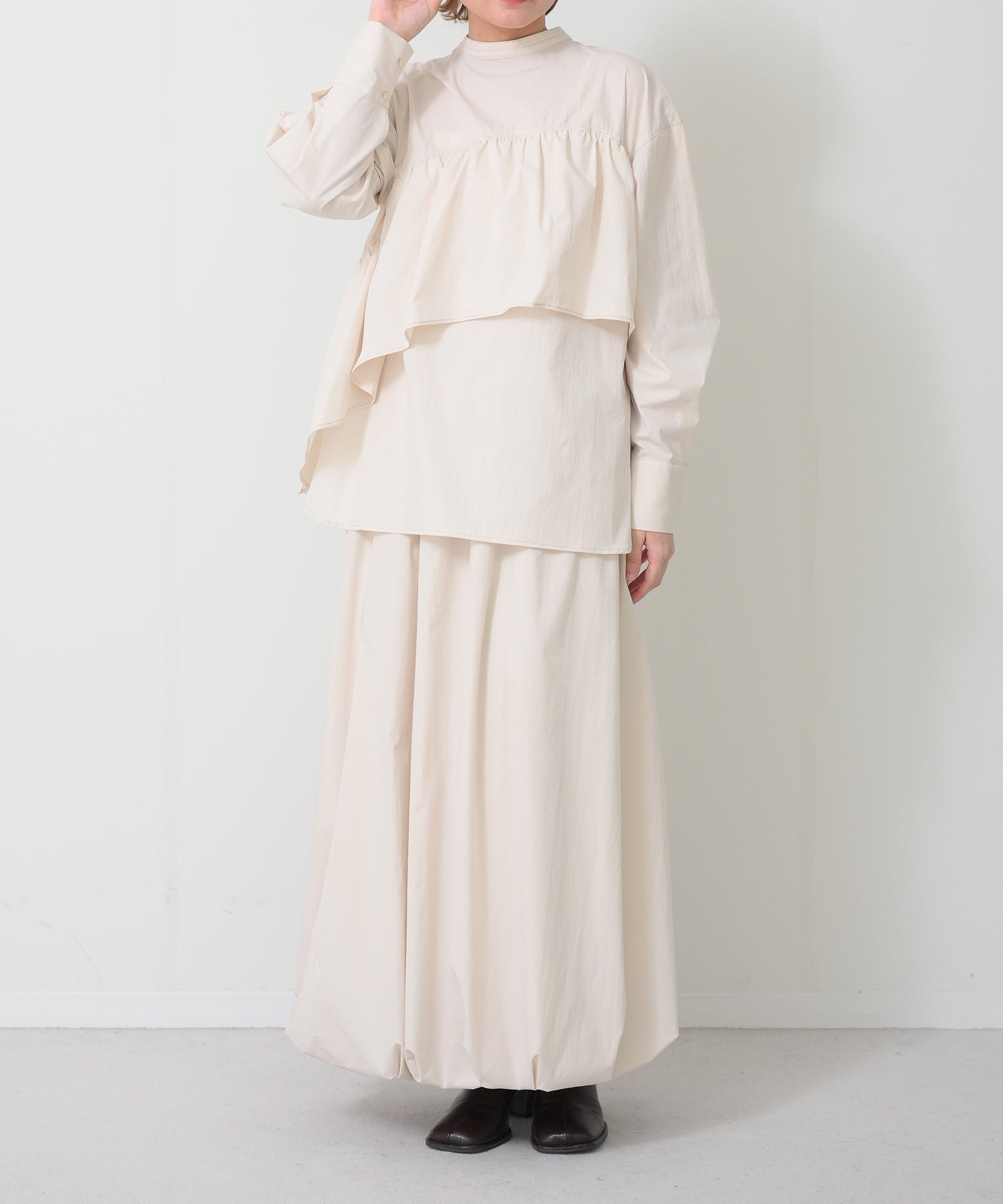 オフホワイト　model：H163