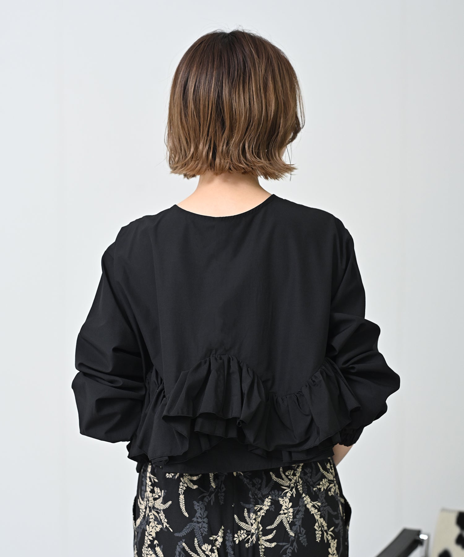 ブラック　model；H167