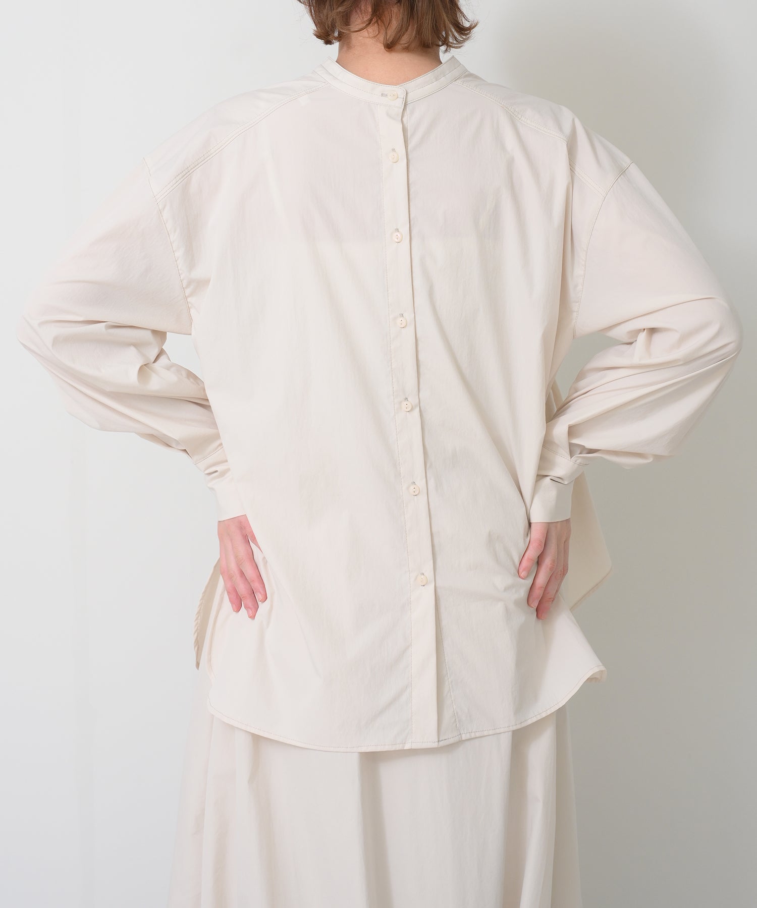 オフホワイト　model：H163