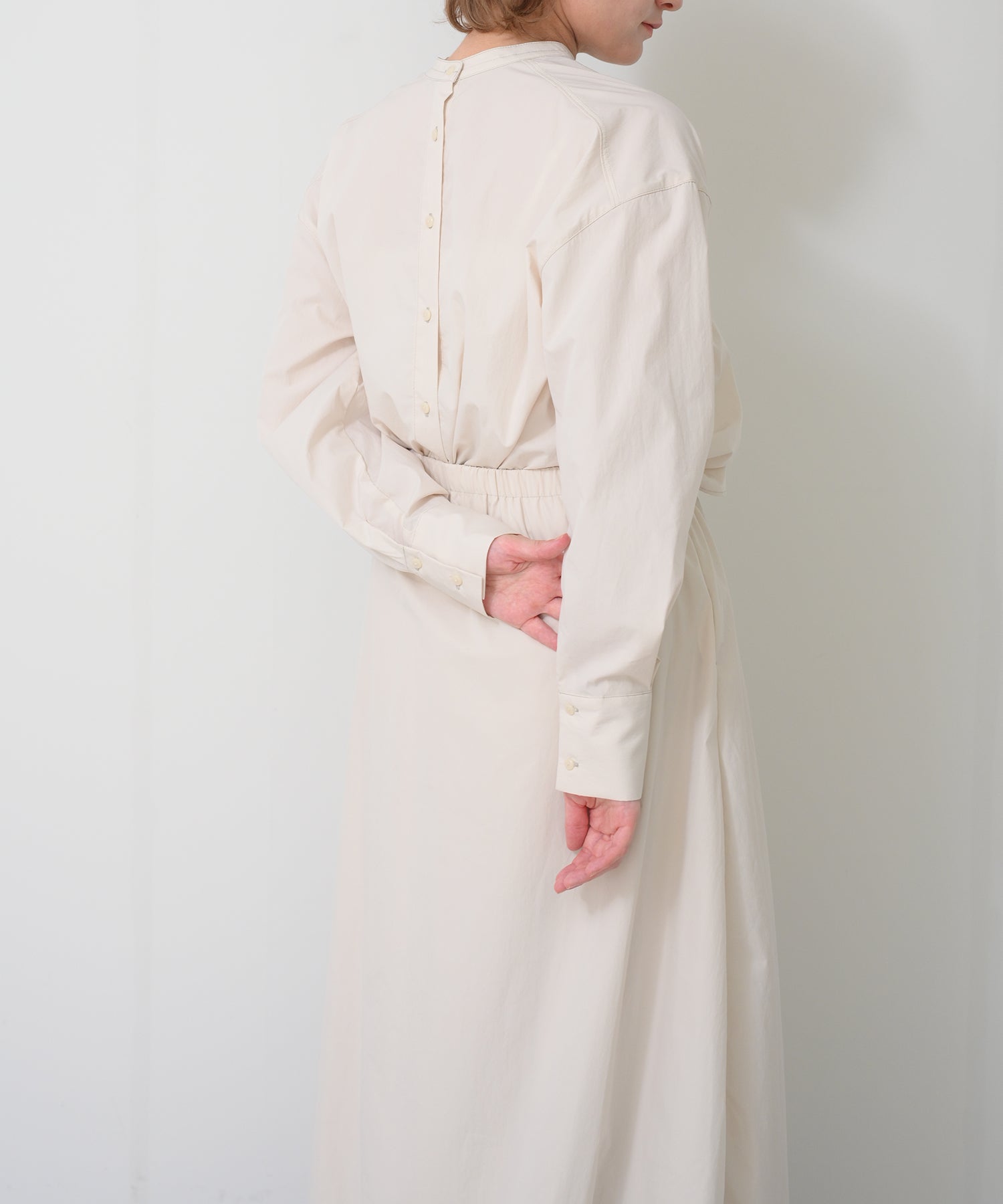 オフホワイト　model：H163