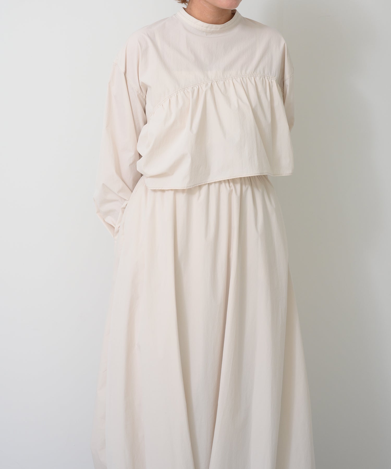 オフホワイト　model：H163