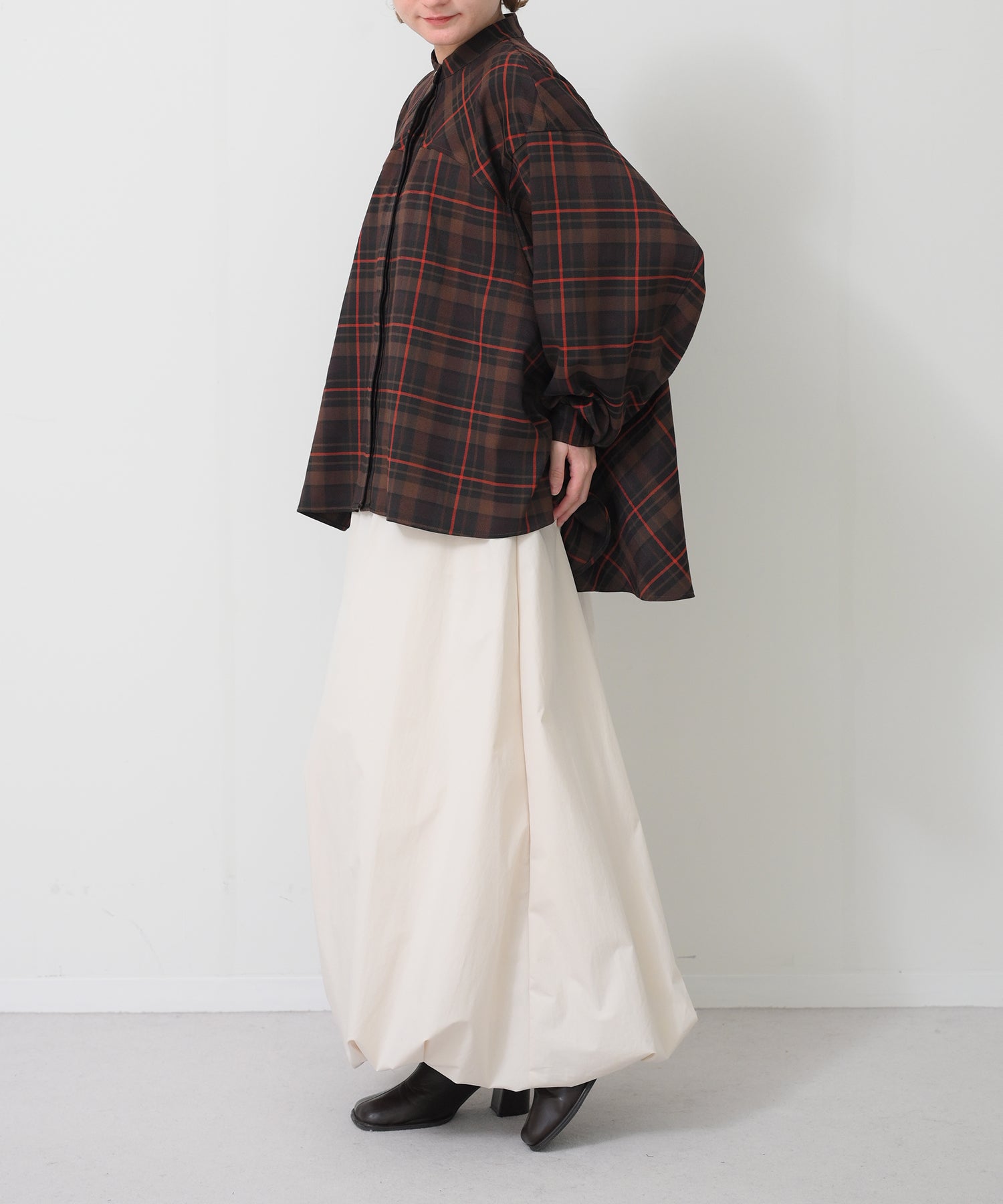 ブラウン　model：H163