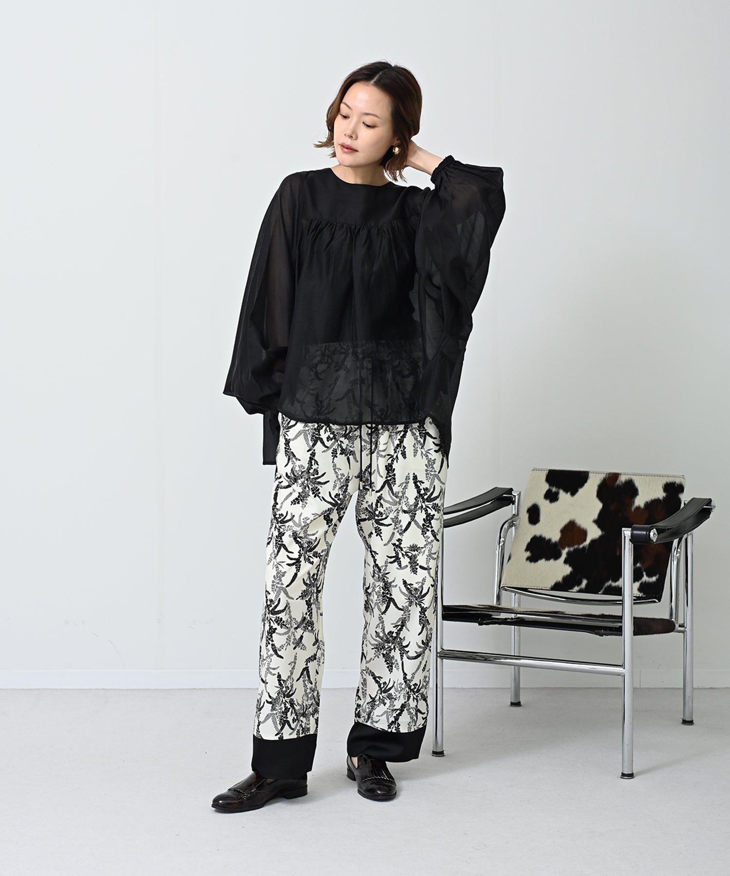 ブラック　model：H167