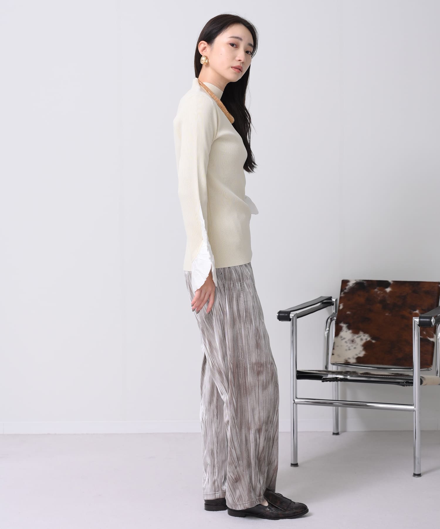 グレージュ　model；H160