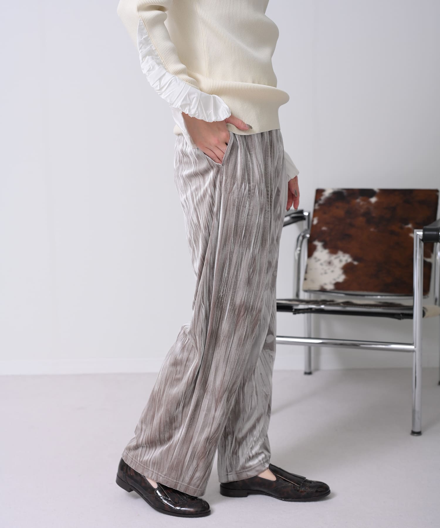 グレージュ　model；H160