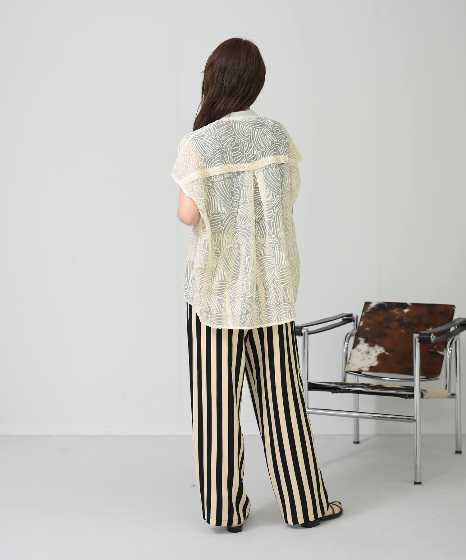 コード刺繍レースブラウス