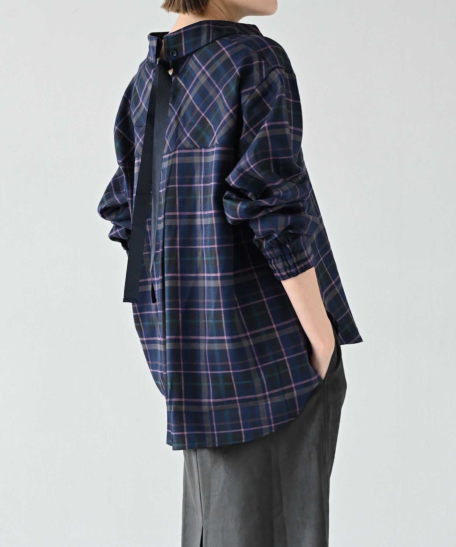 ネイビー　model：H167