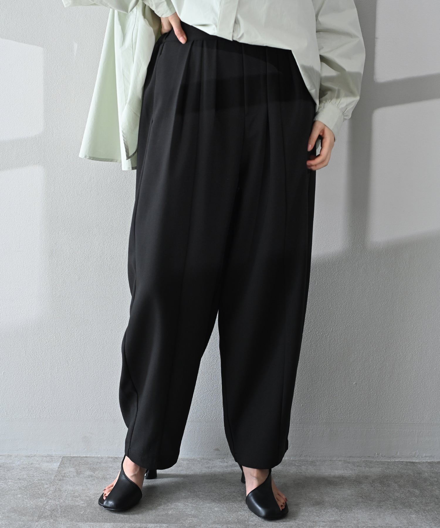 ブラック　model：H167