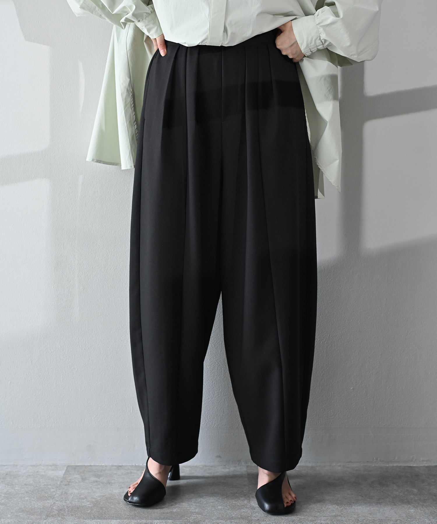 ブラック　model：H167