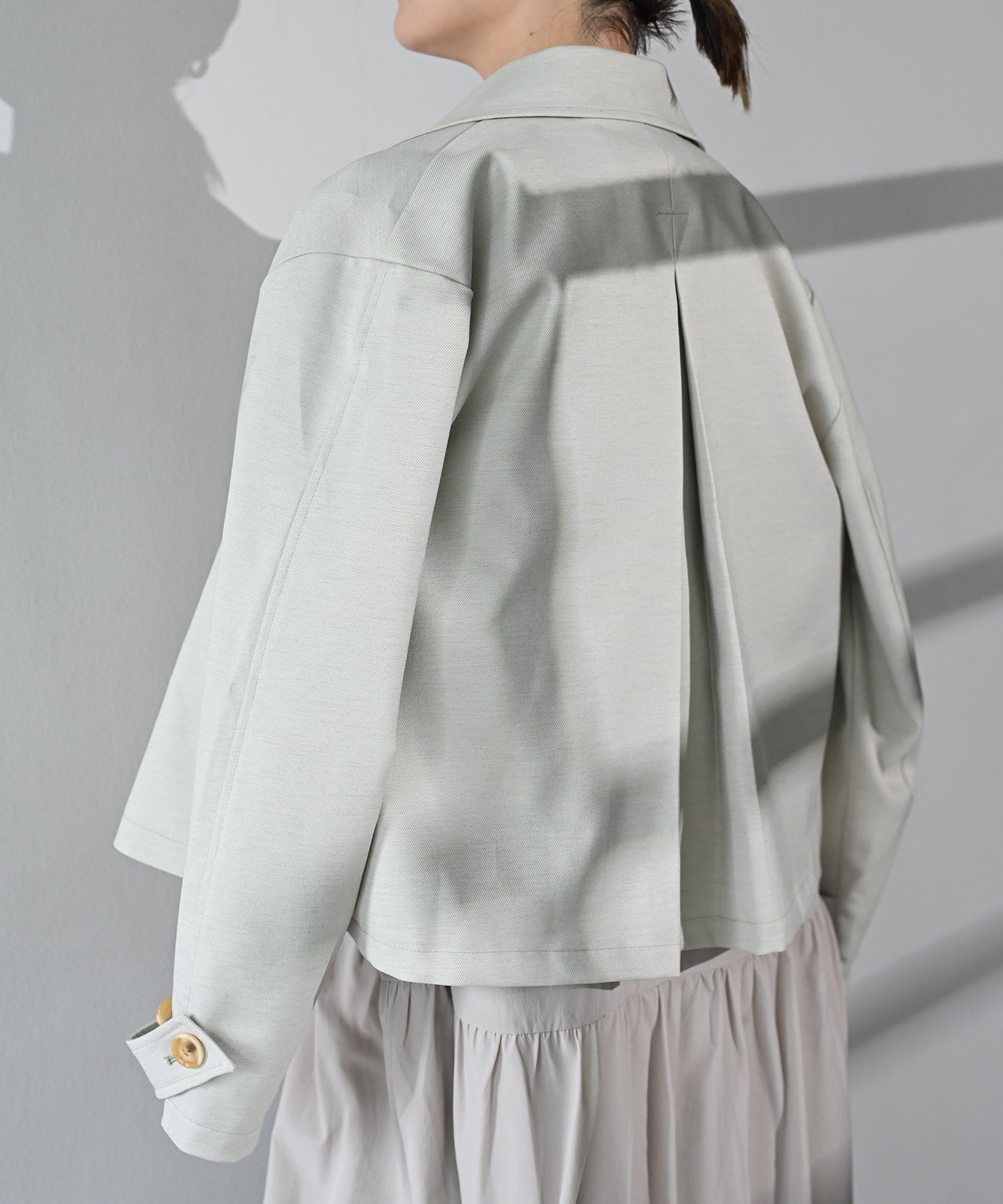 ベージュ　model：H167