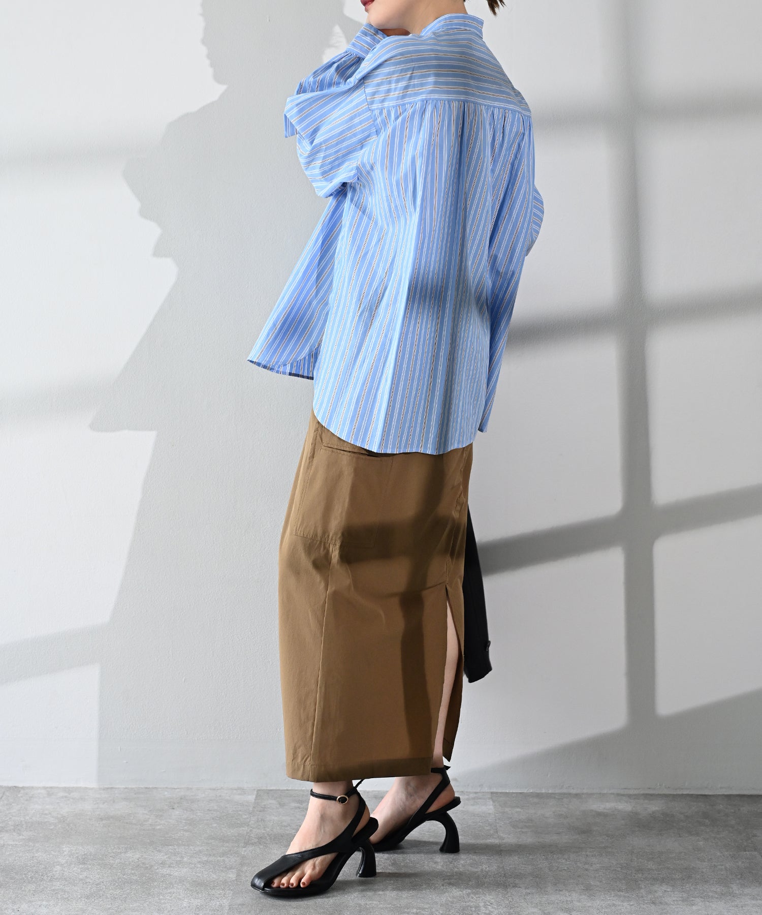 Calm Stripe Stand Collar Blouse