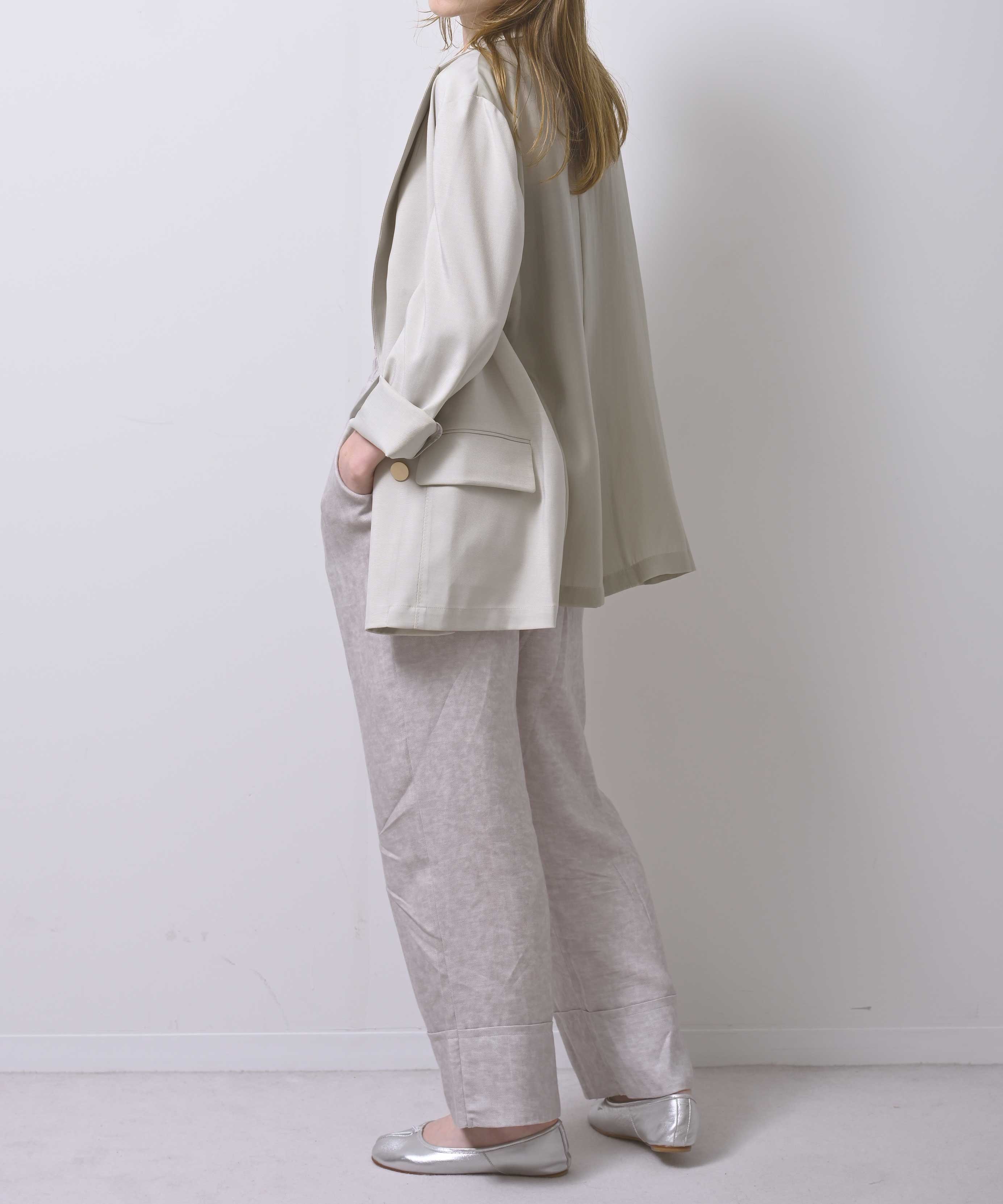 グレージュ　model：H170