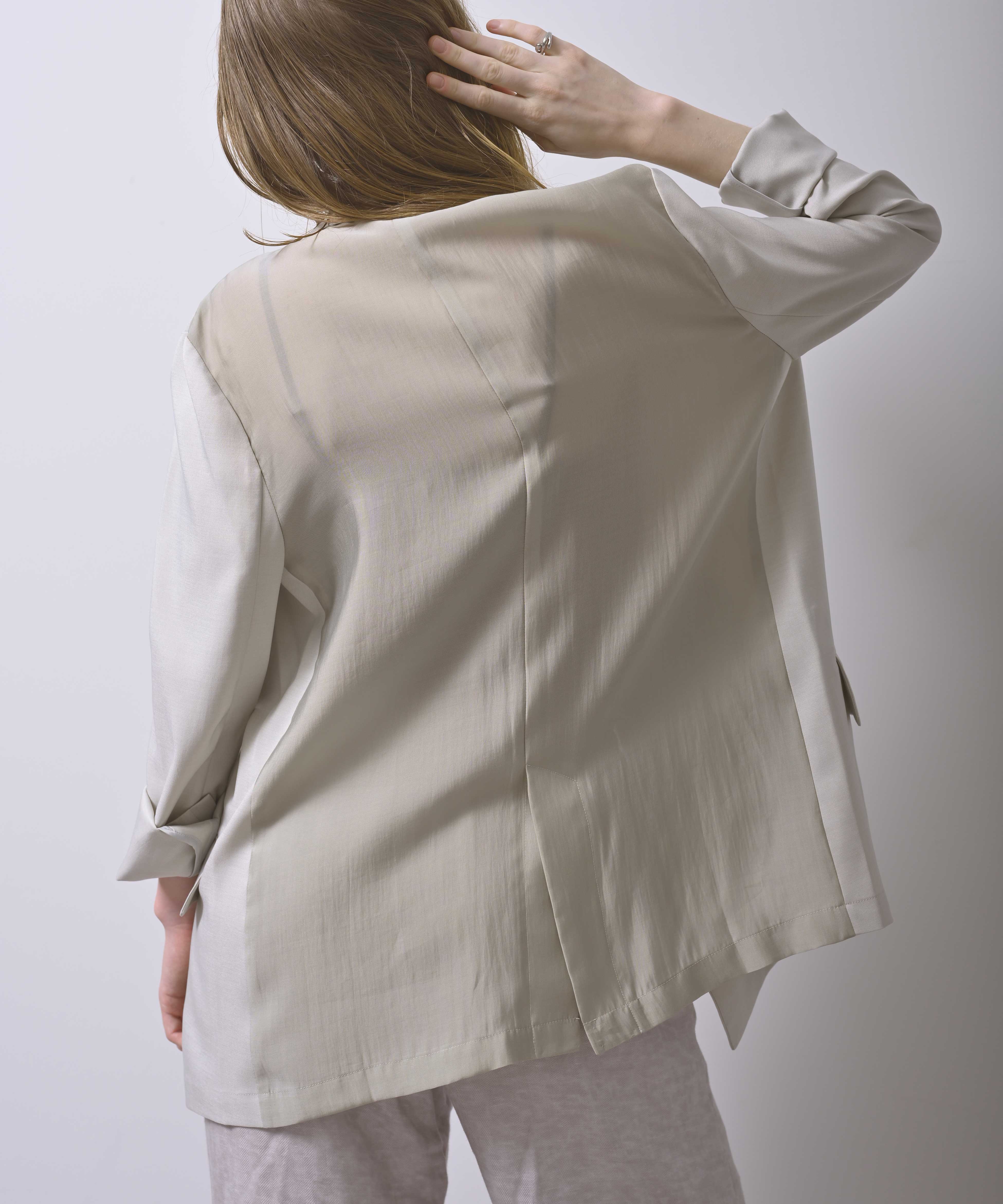 グレージュ　model：H170