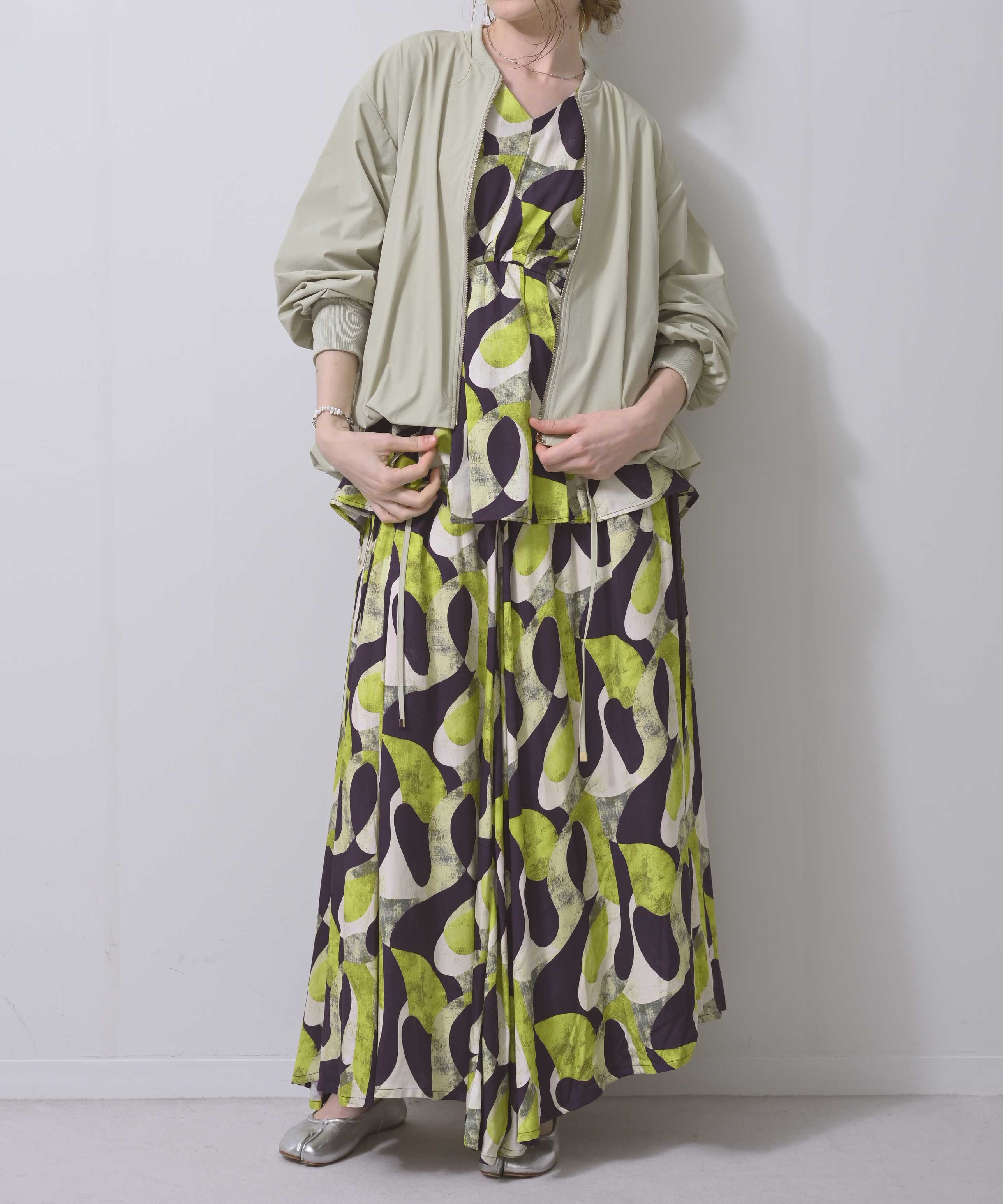 カーキ　model：H170