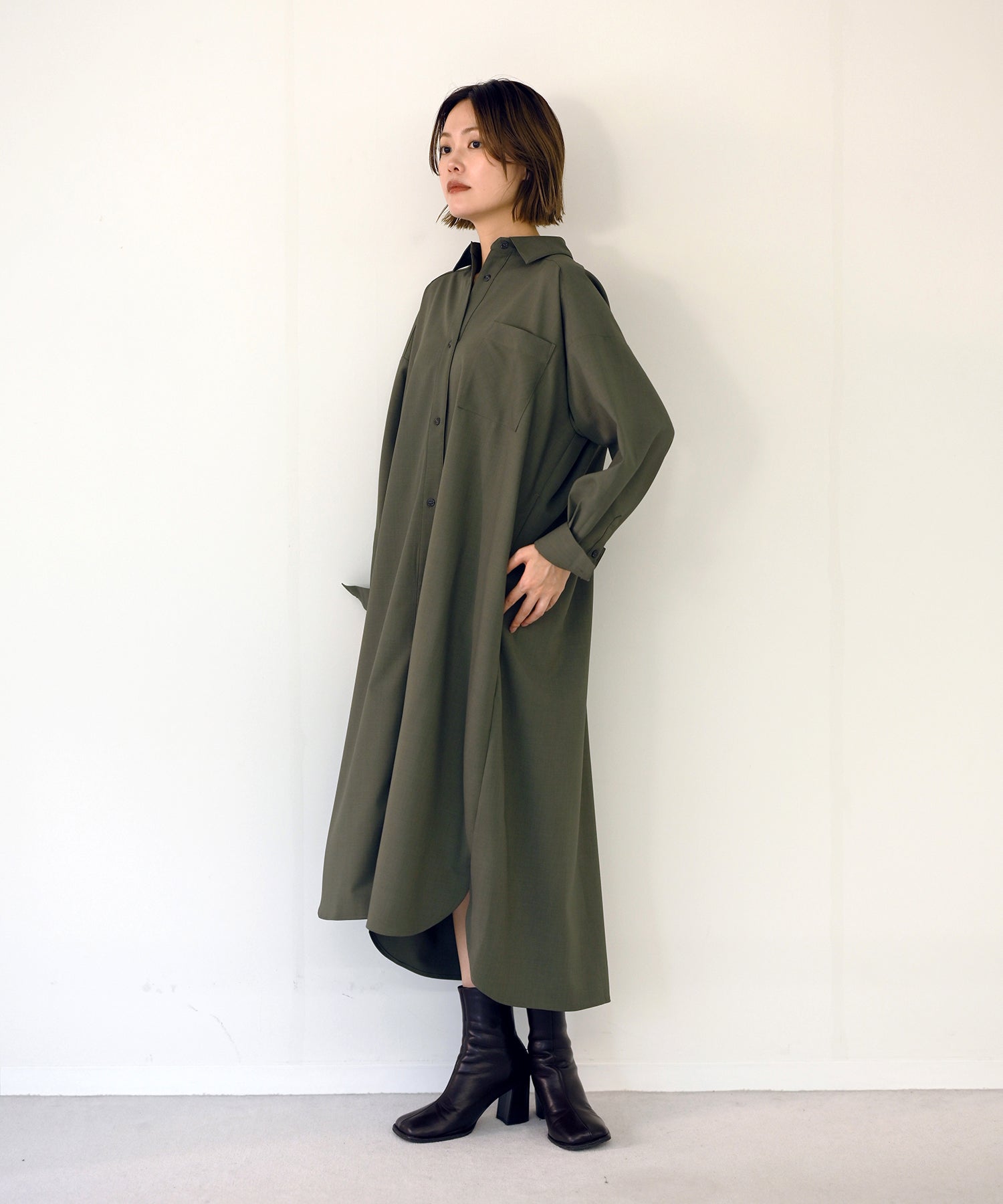 カーキ　model：H167