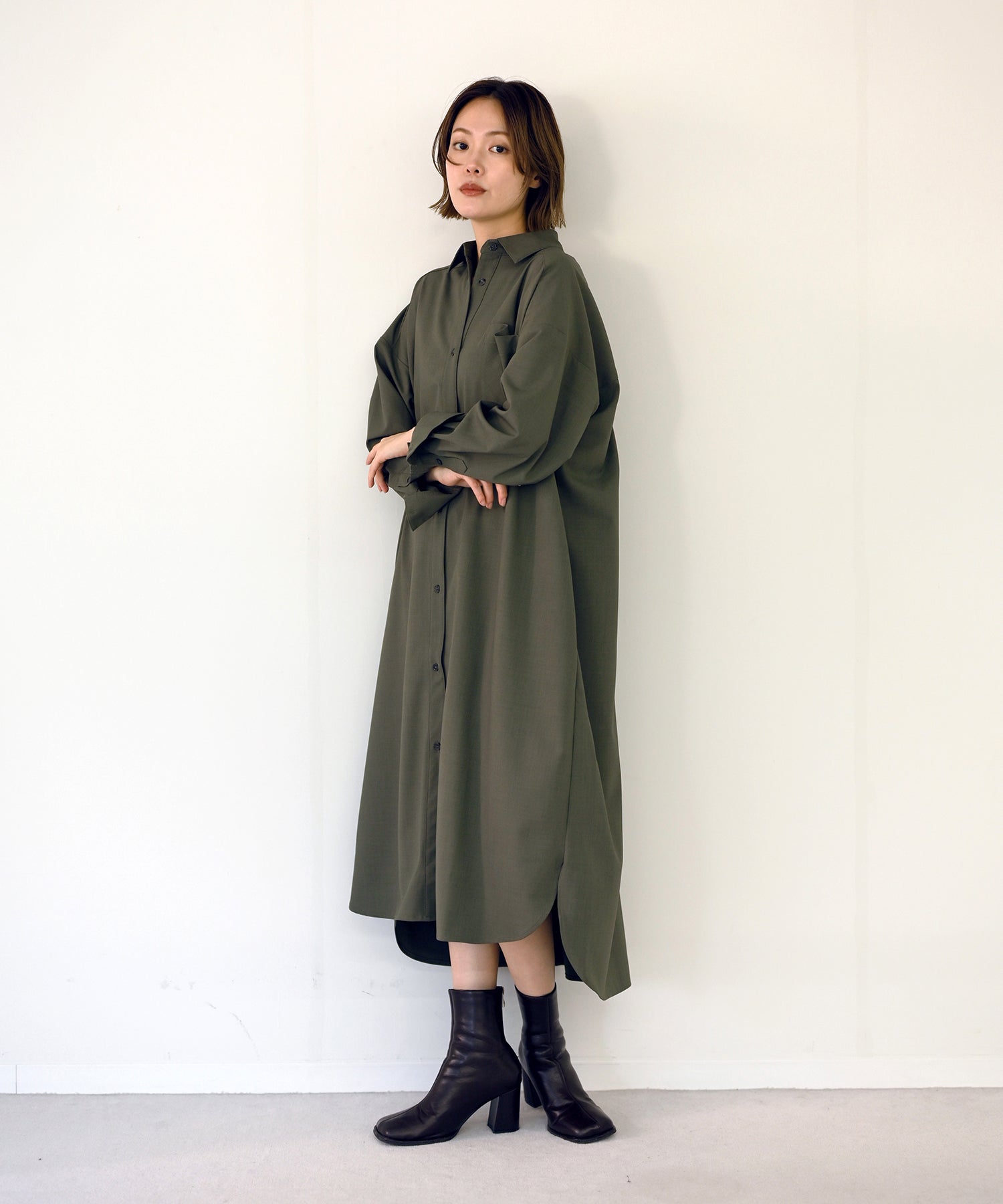 カーキ　model：H167