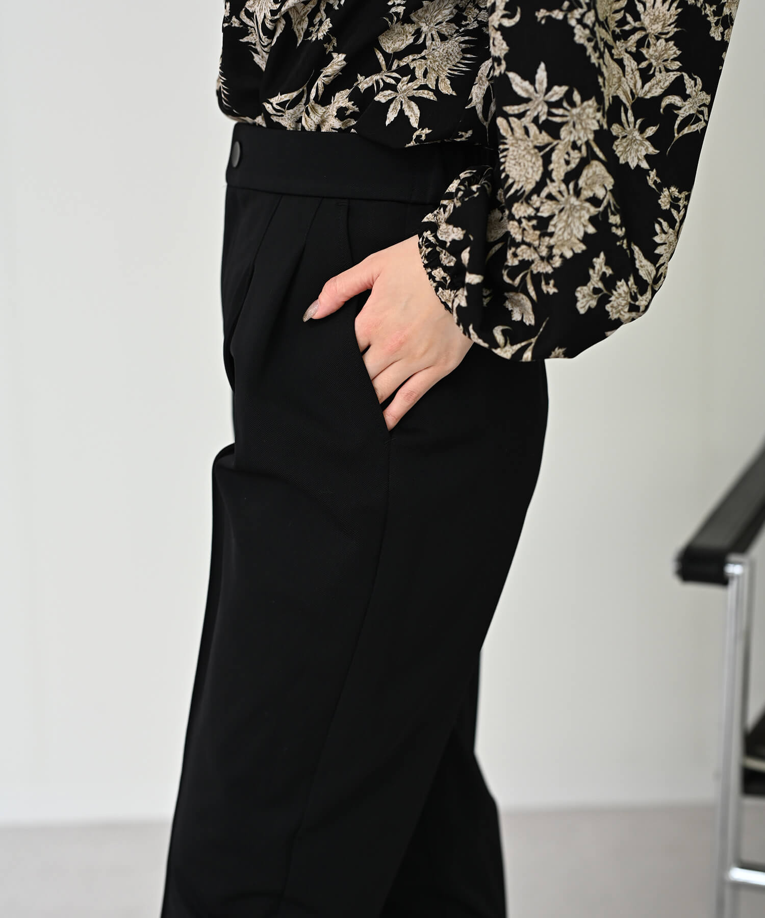 【Timesale】ジッパー裾スリットパンツ