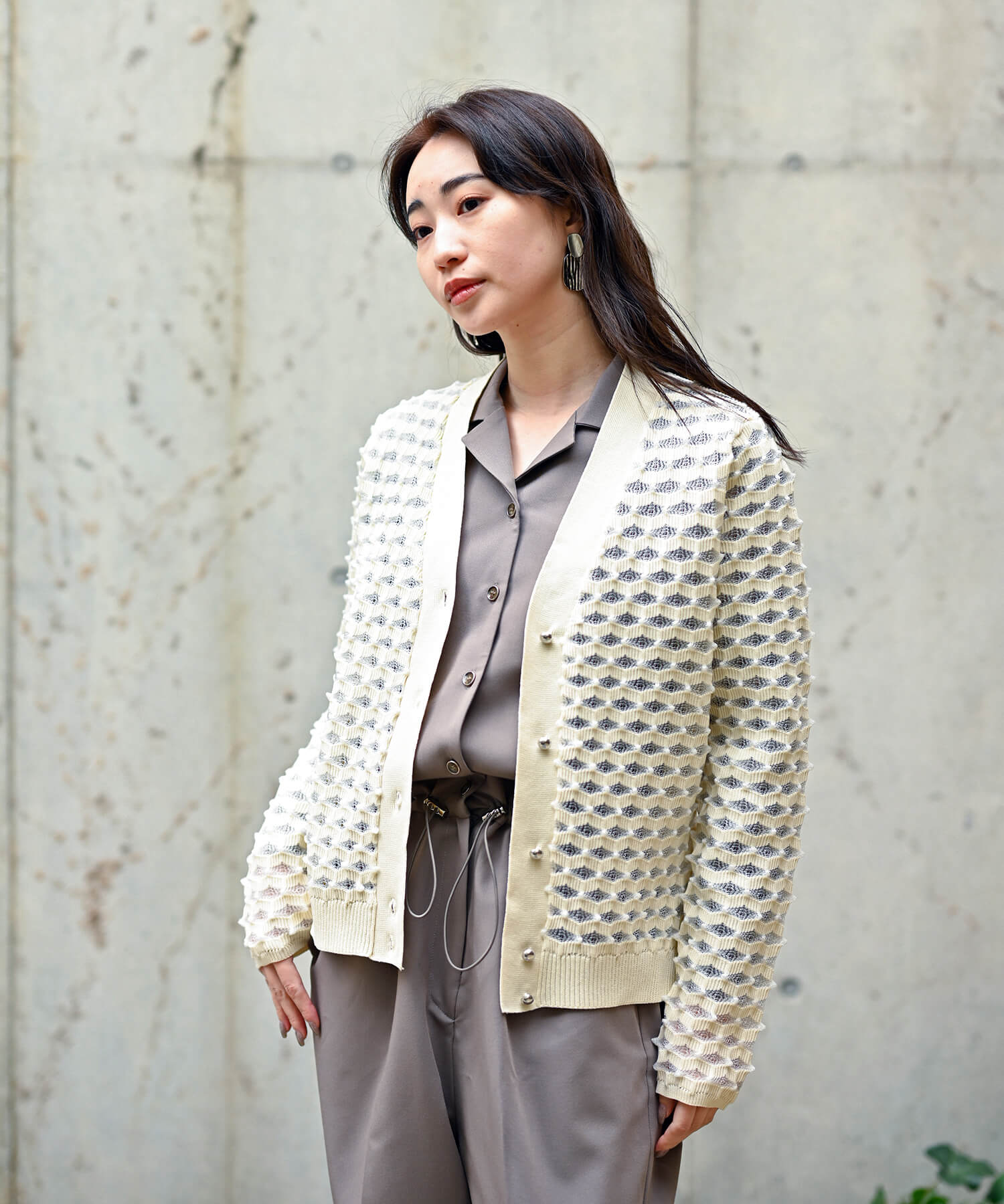 オフホワイト　model：H160