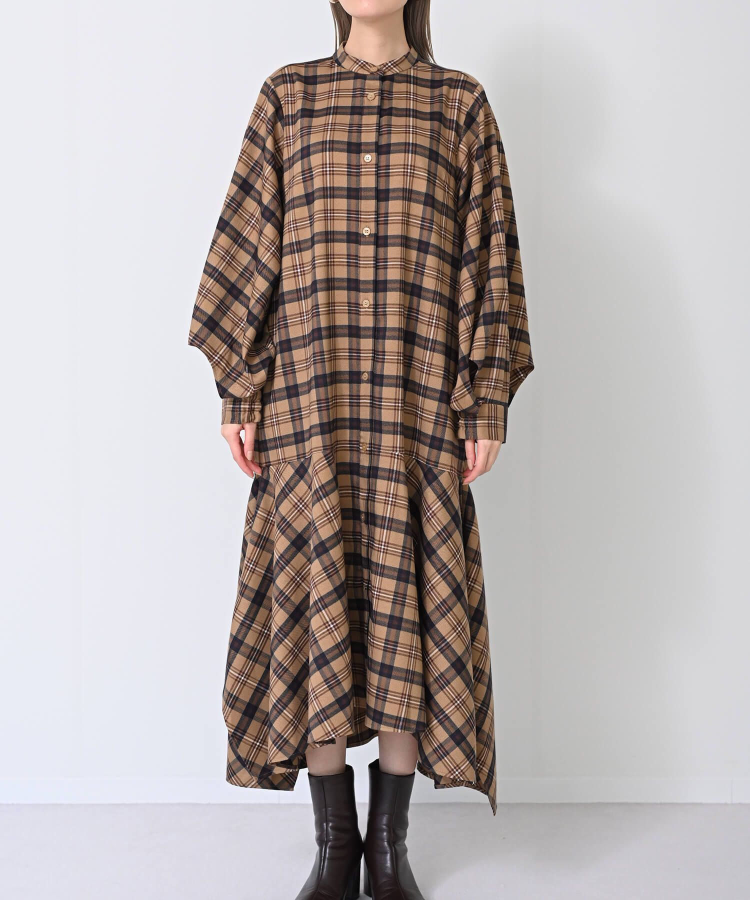 ベージュ　model：H167