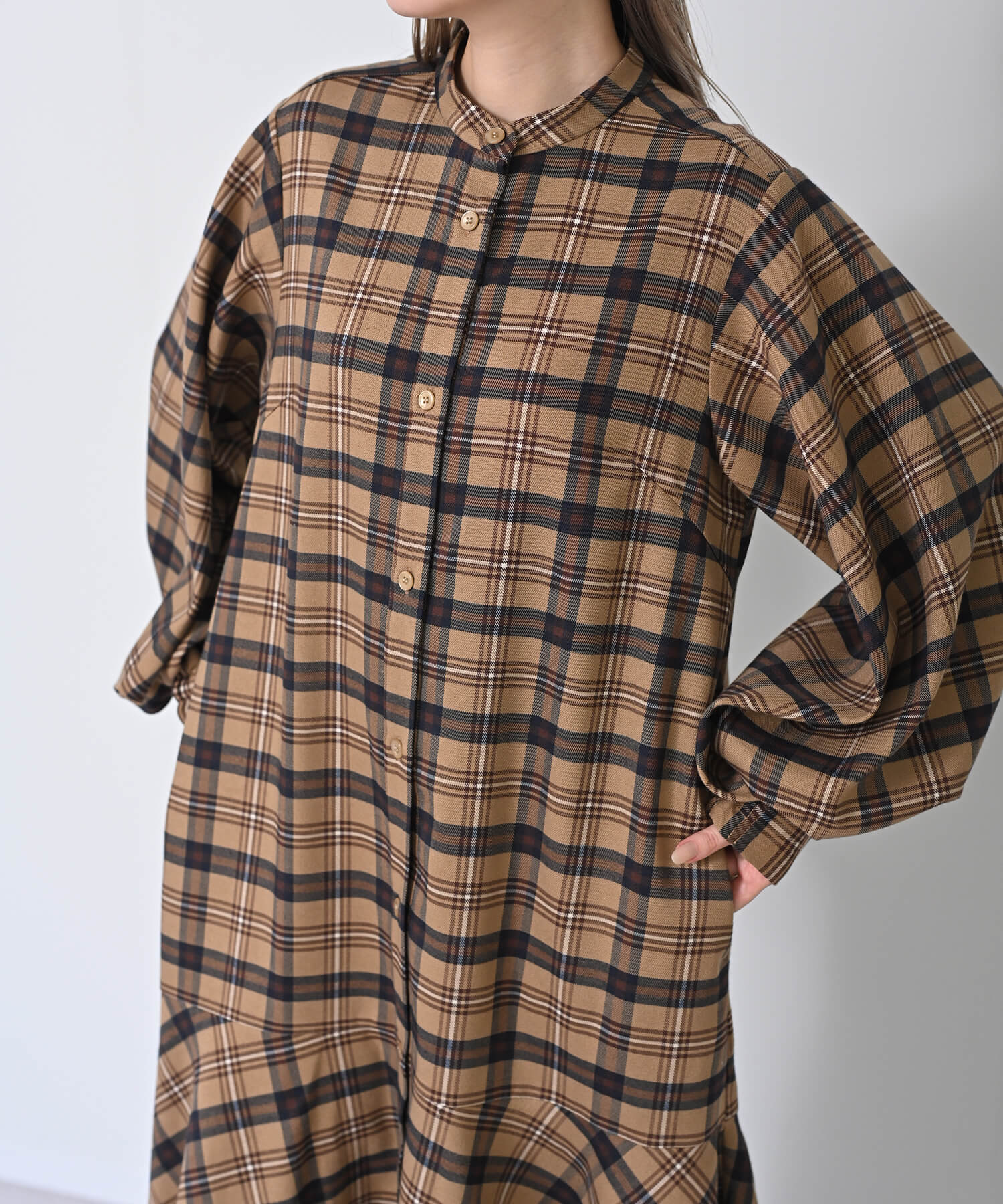 ベージュ　model：H167