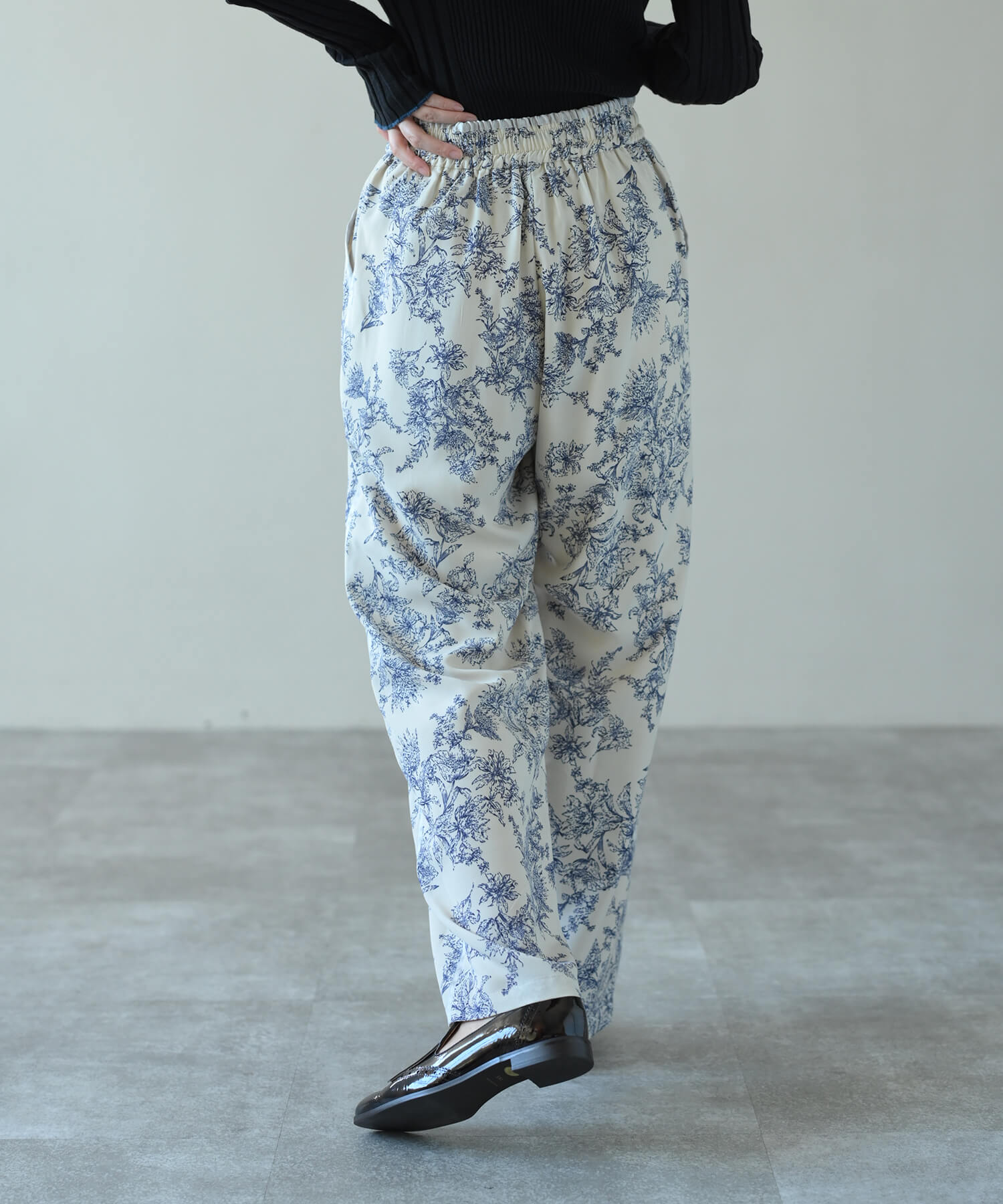 【Timesale】花柄サイドパイピングラインストレートパンツ