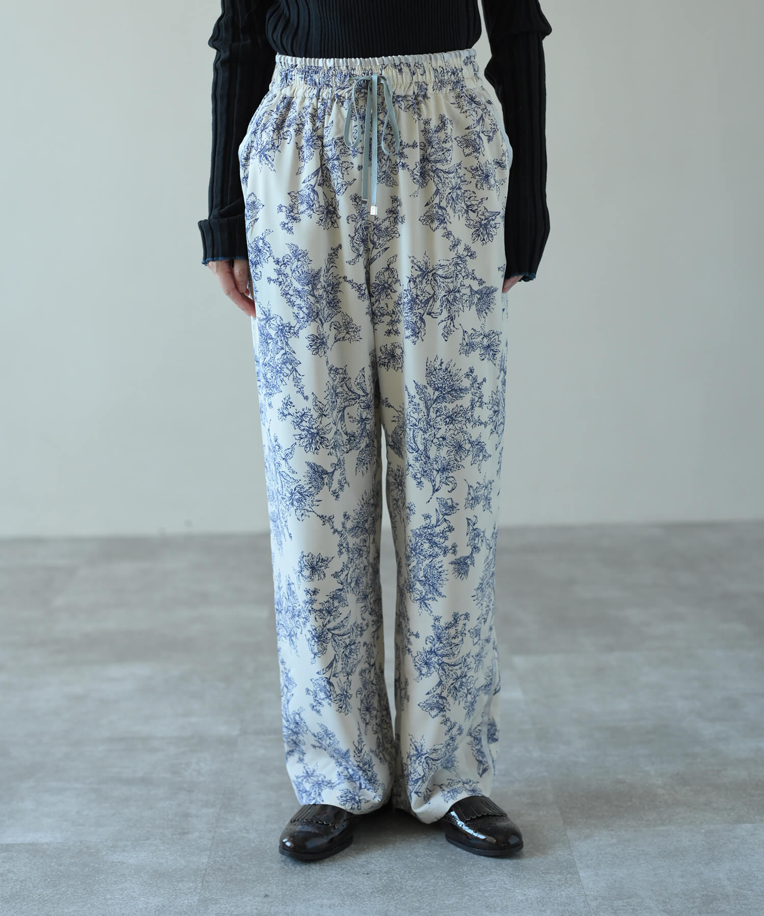 【Timesale】花柄サイドパイピングラインストレートパンツ