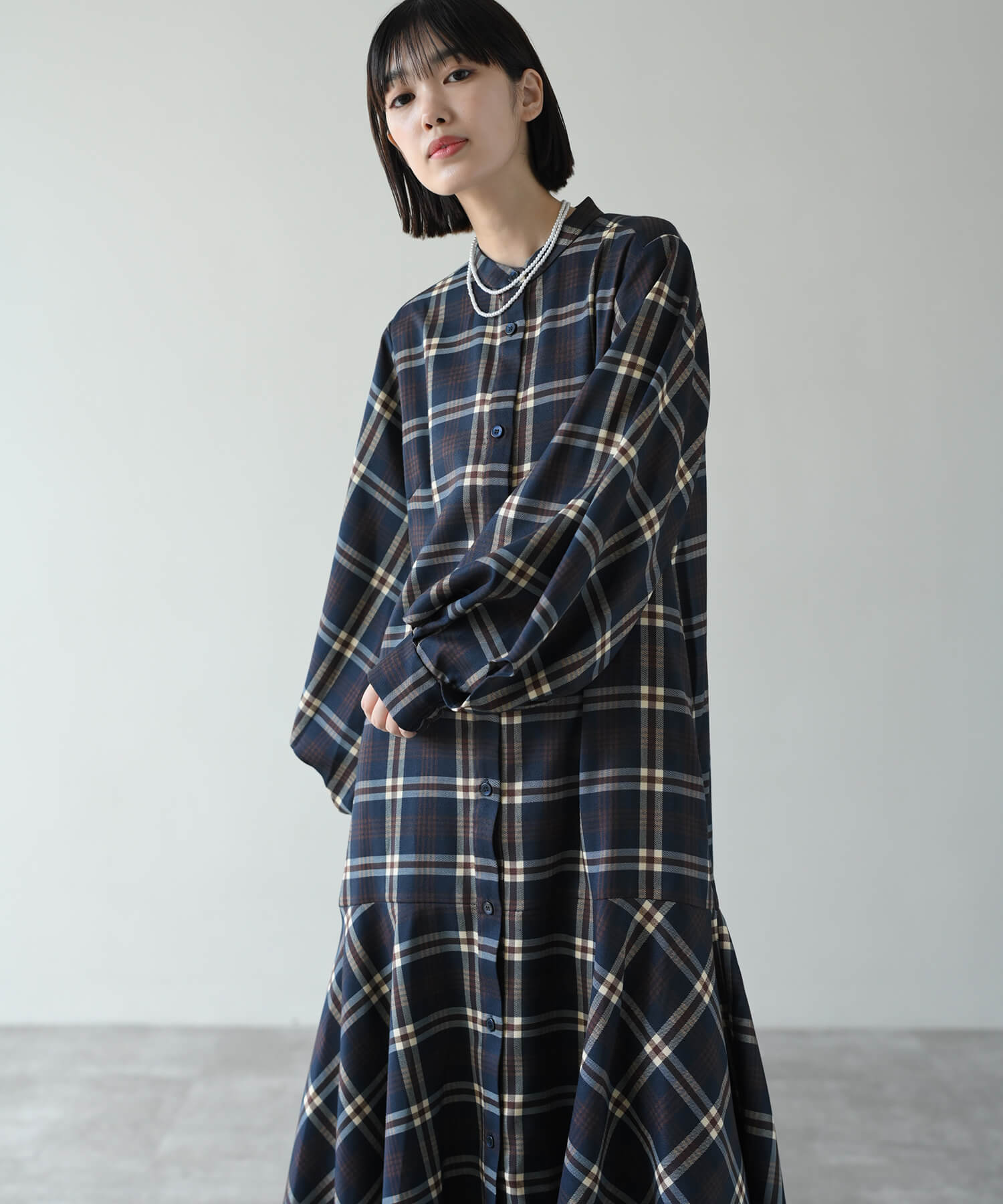 ネイビー　model：H162