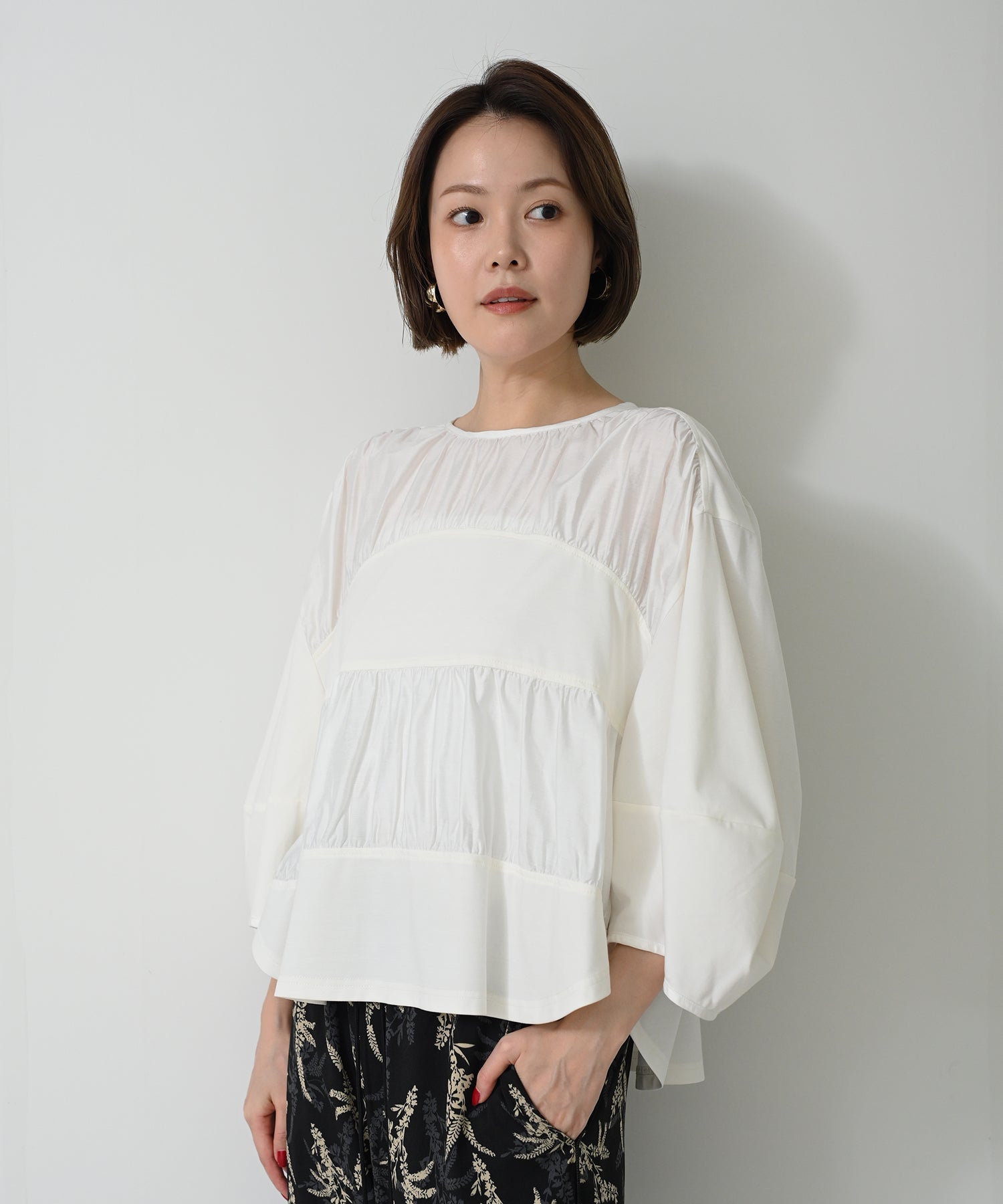 オフホワイト　model：H167