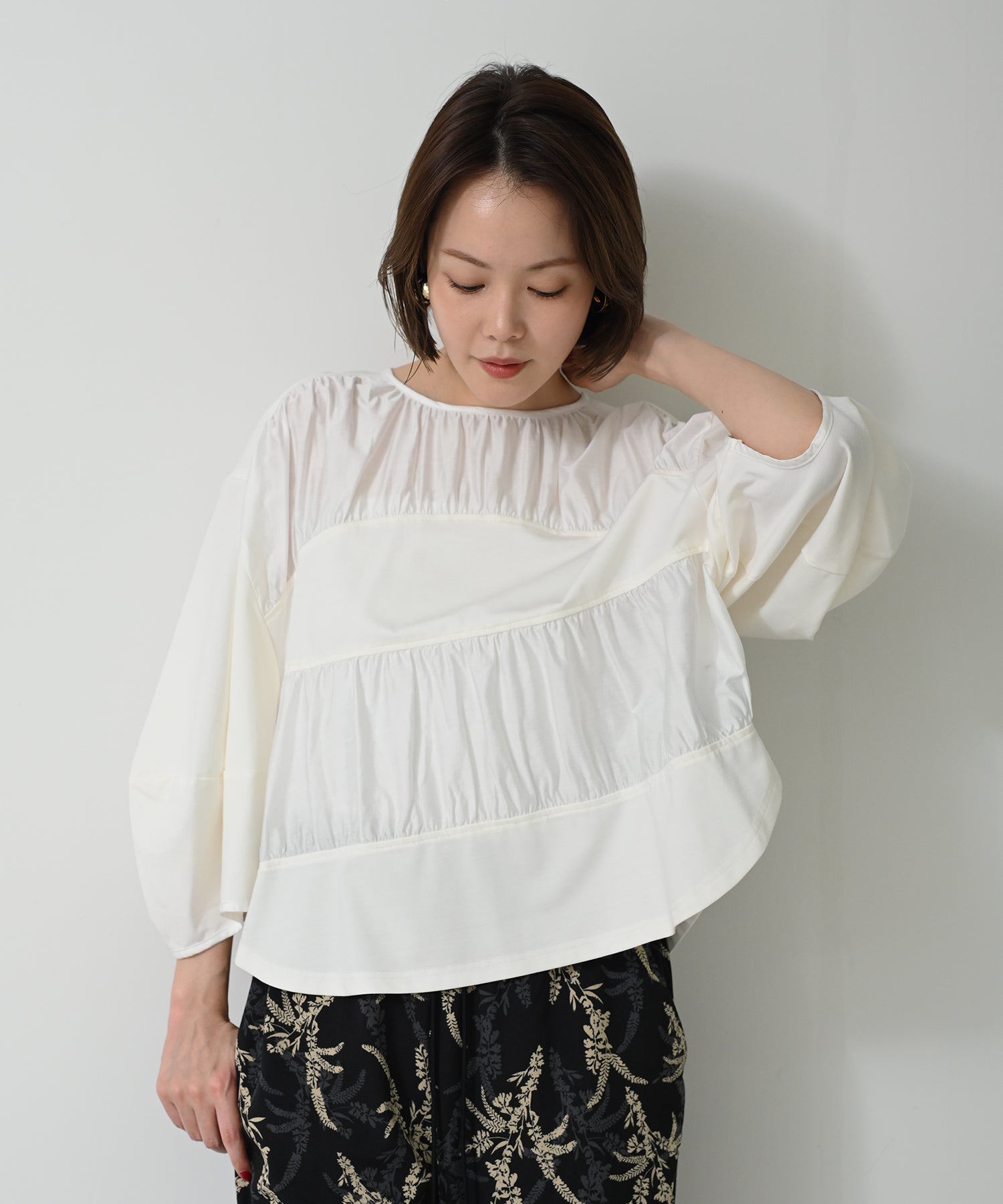 オフホワイト　model：H167