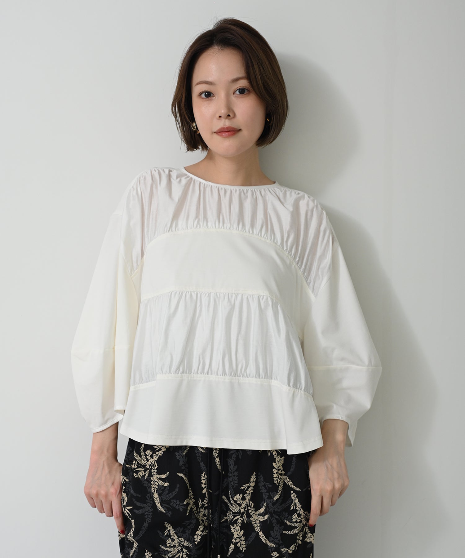 オフホワイト　model：H167