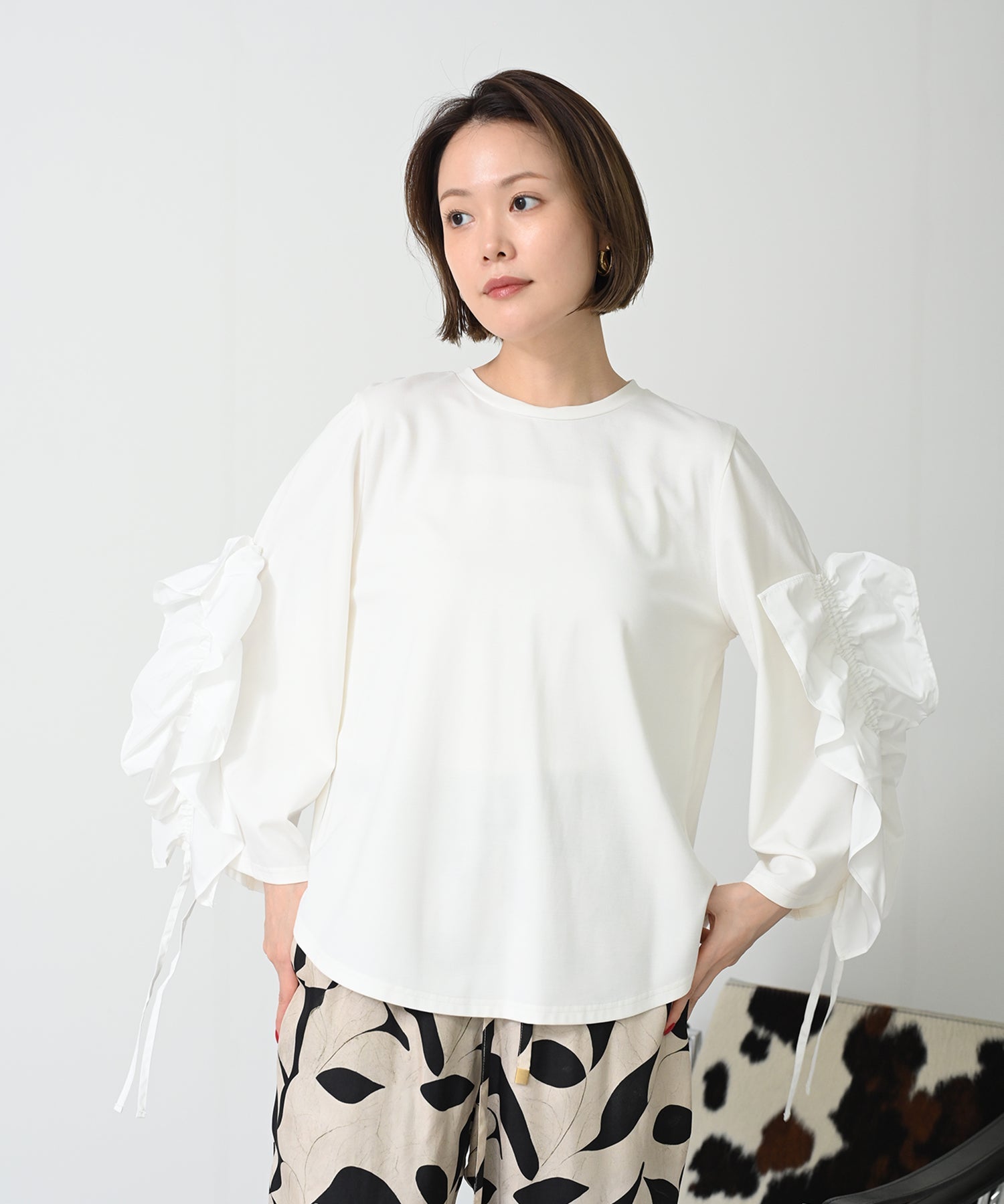 オフホワイト　model ：H167　※袖伸ばした状態