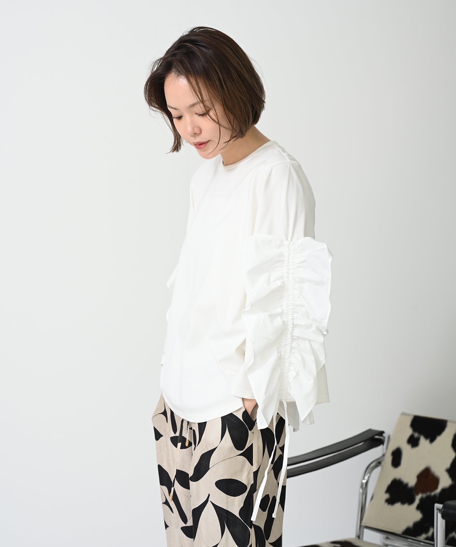 オフホワイト　model ：H167　※袖伸ばした状態