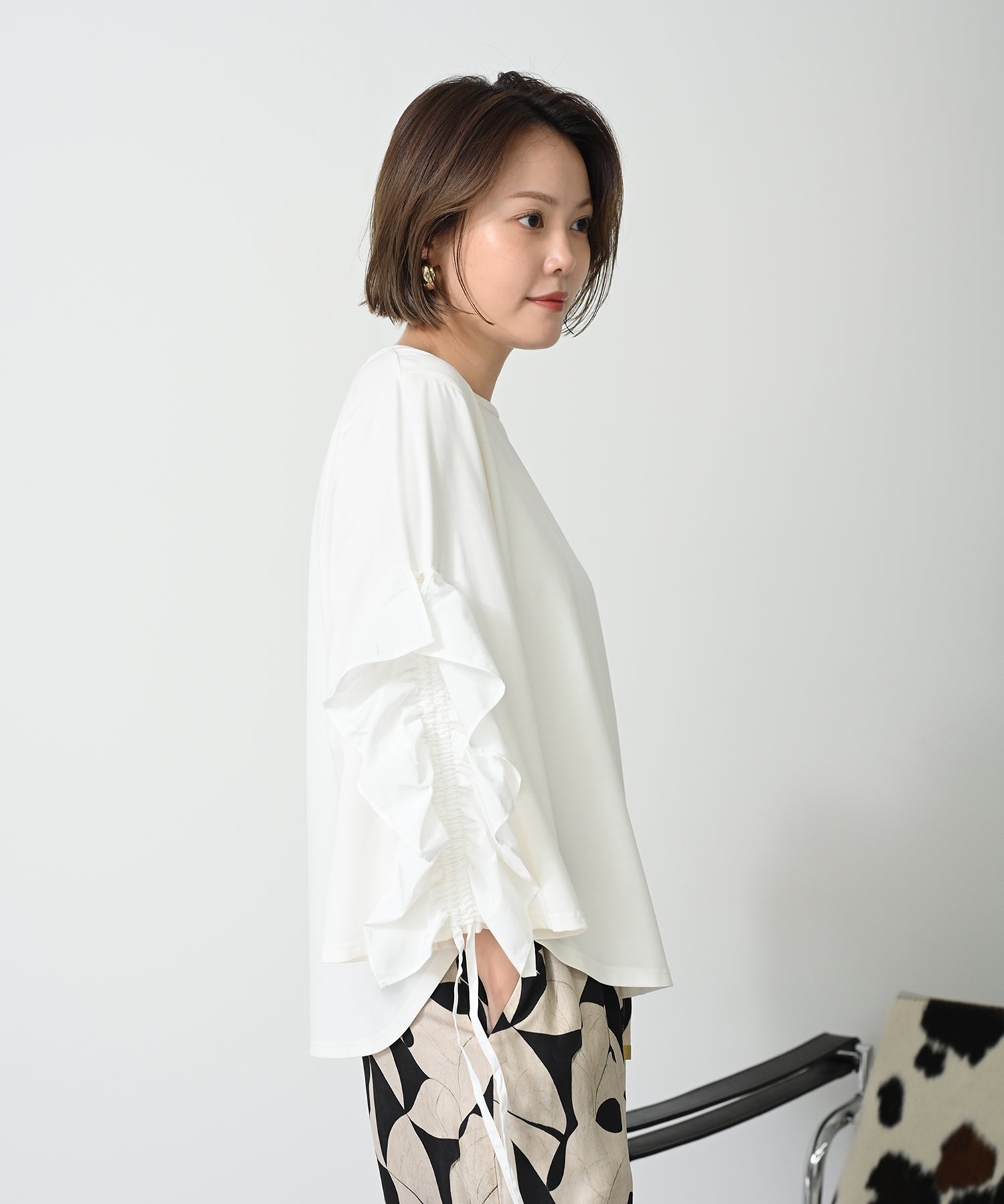 オフホワイト　model ：H167　※袖伸ばした状態