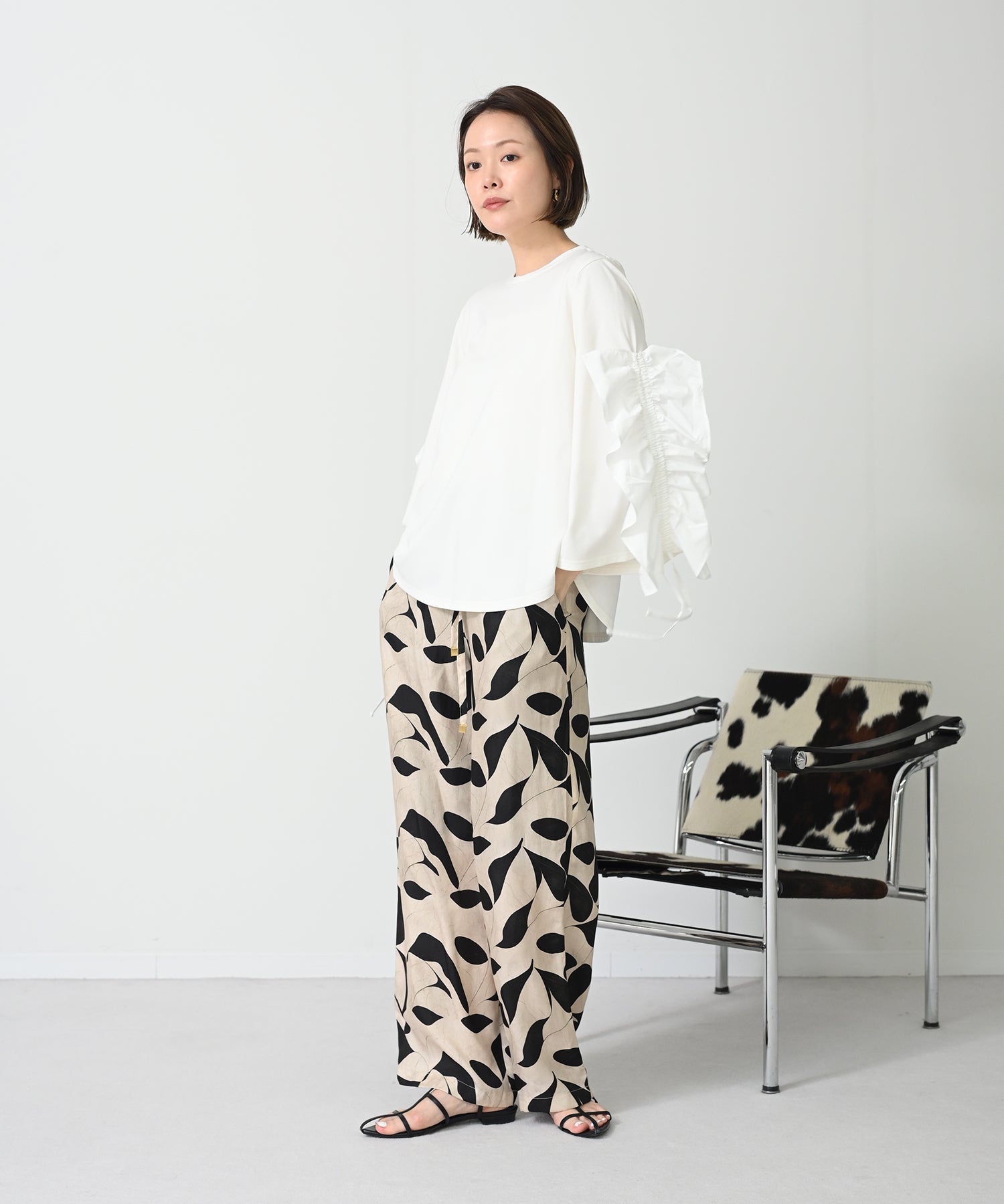 オフホワイト　model ：H167　※袖伸ばした状態