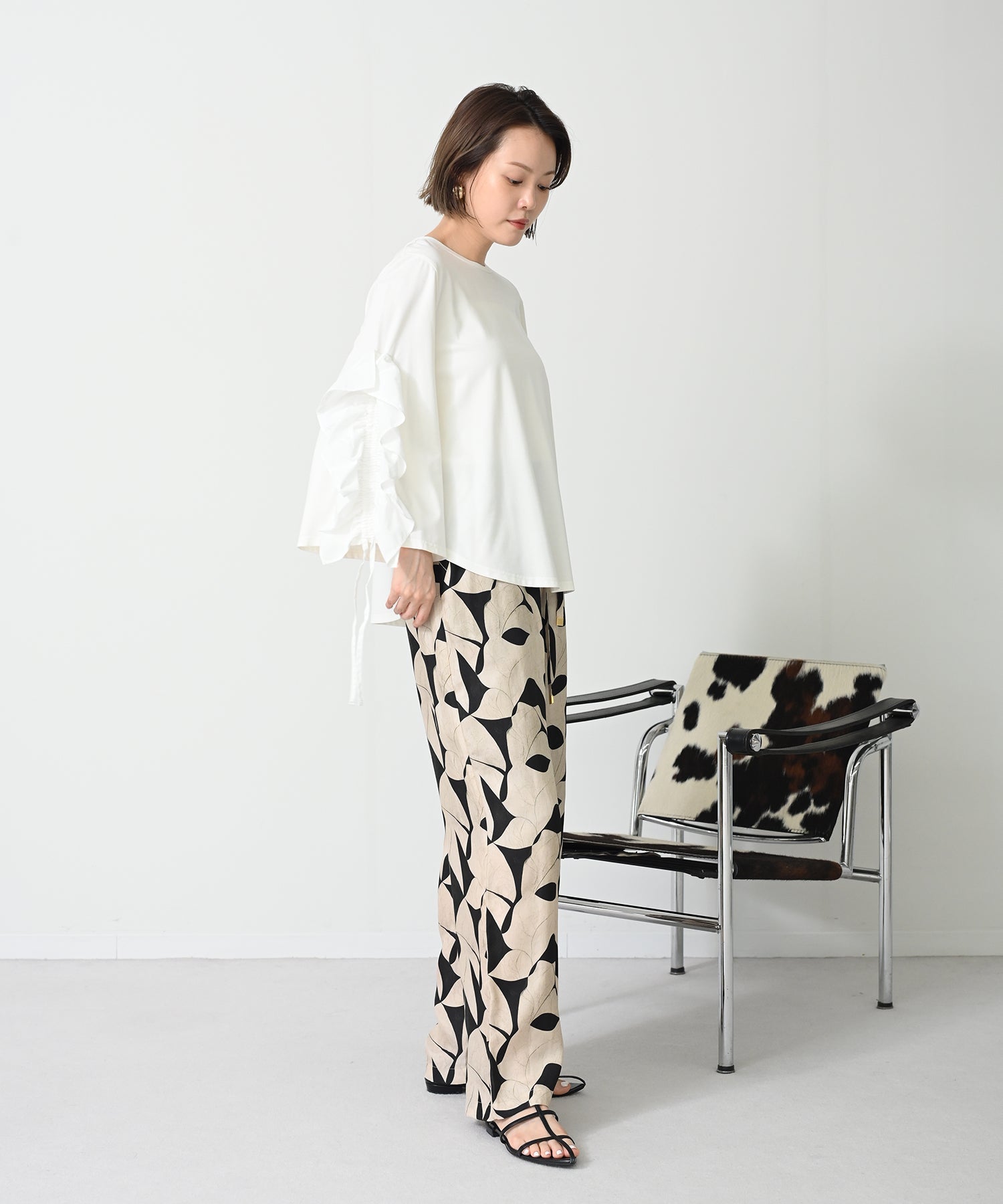 オフホワイト　model ：H167　※袖伸ばした状態