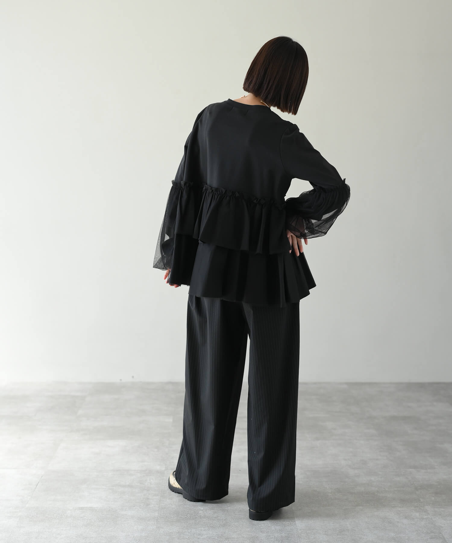 ブラック　model：H162