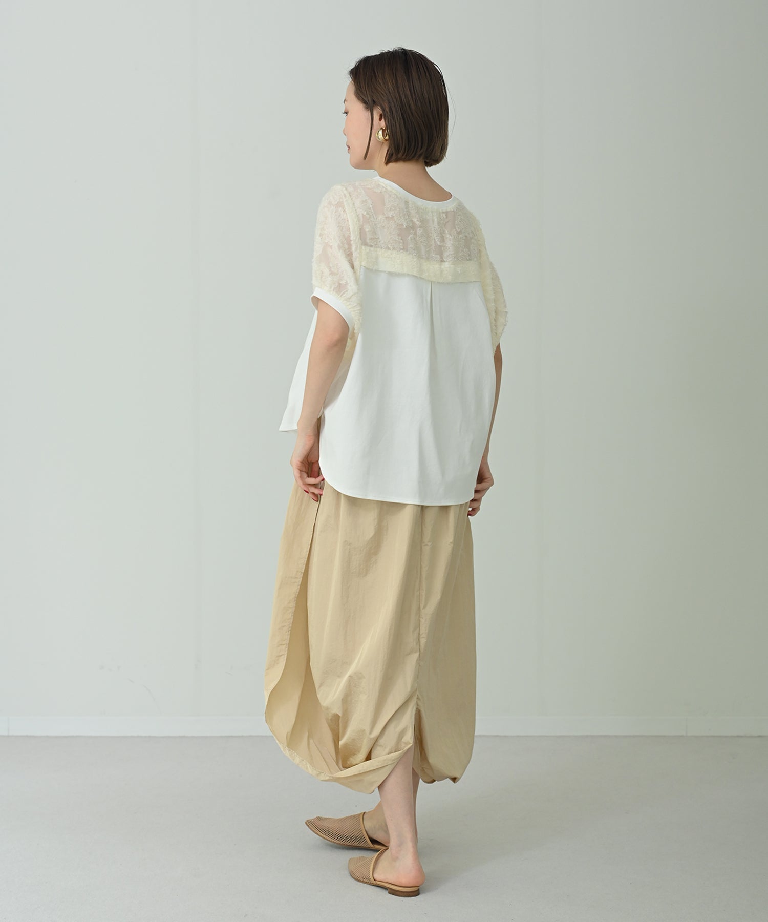 ベージュ　model：H167