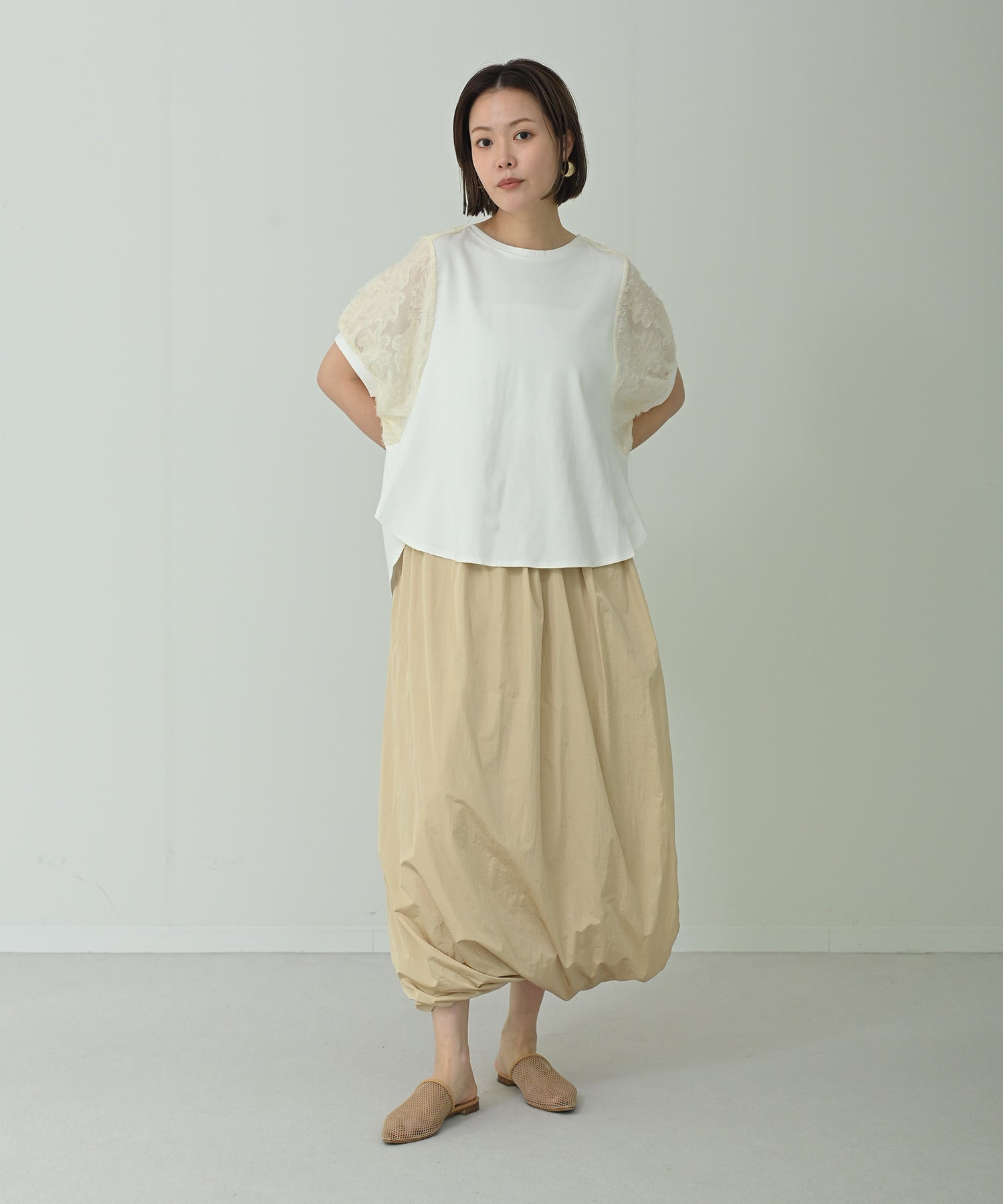 ベージュ　model：H167