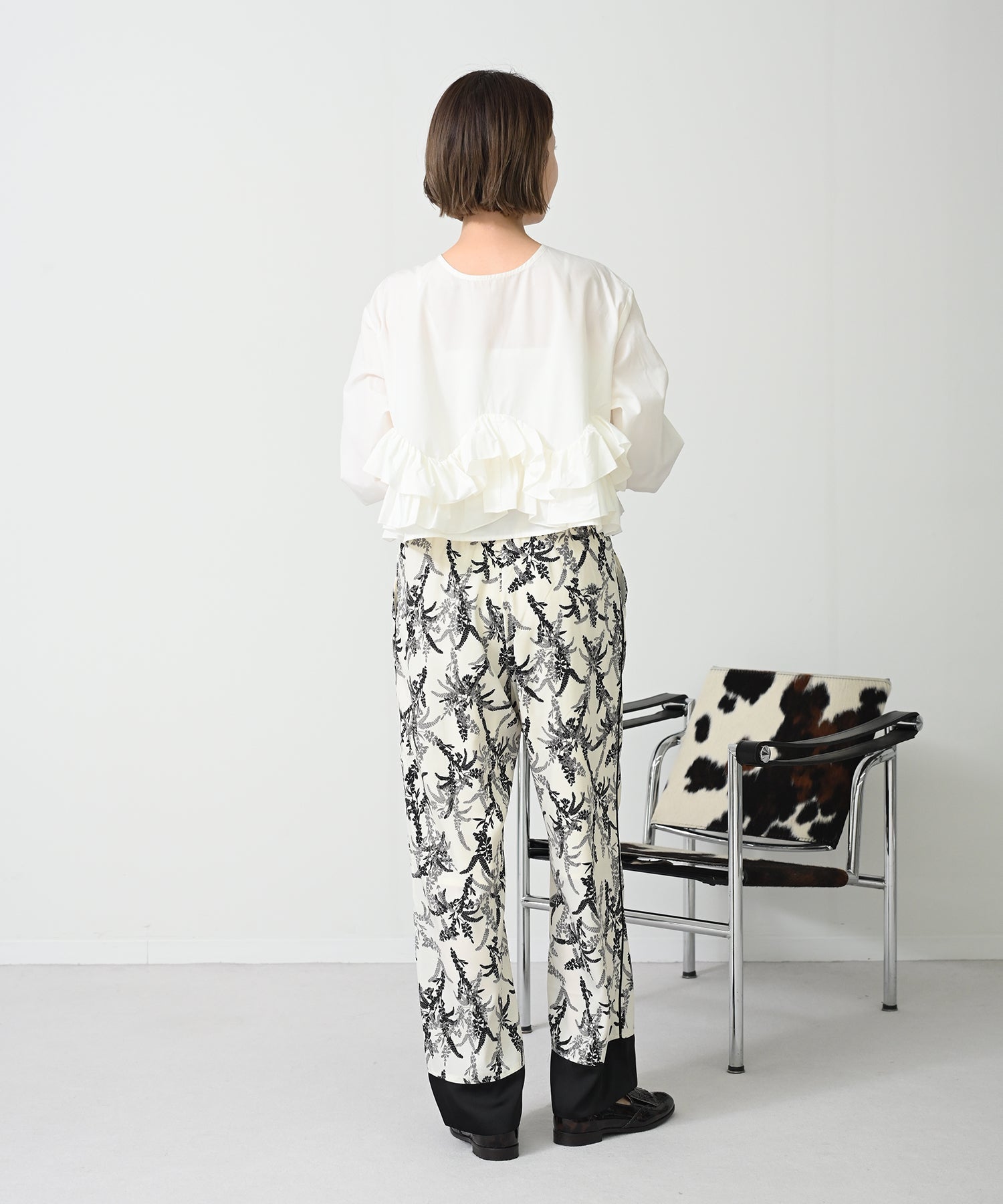 オフホワイト　model：H167