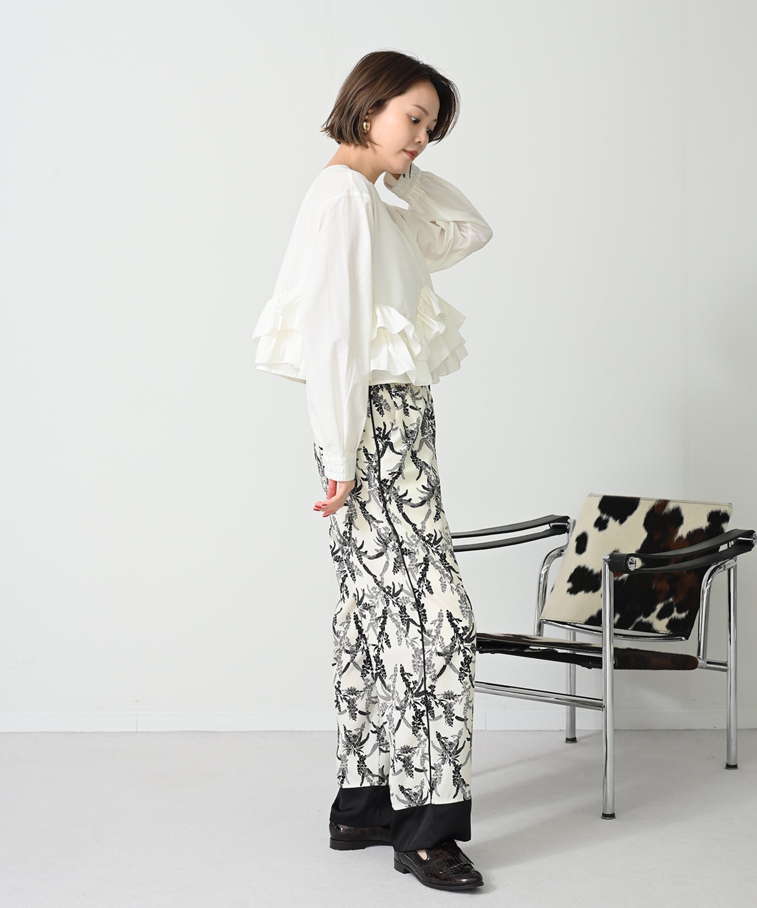 オフホワイト　model：H167