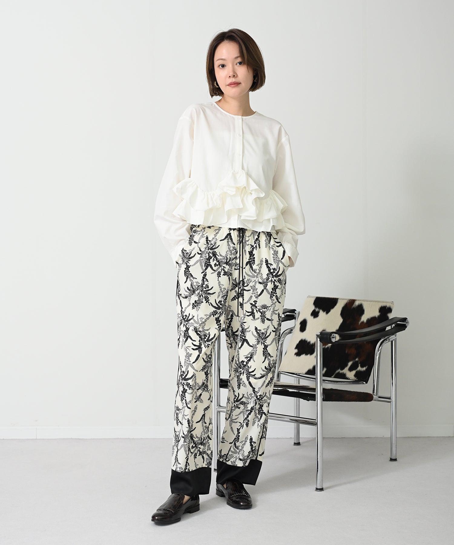 オフホワイト　model：H167