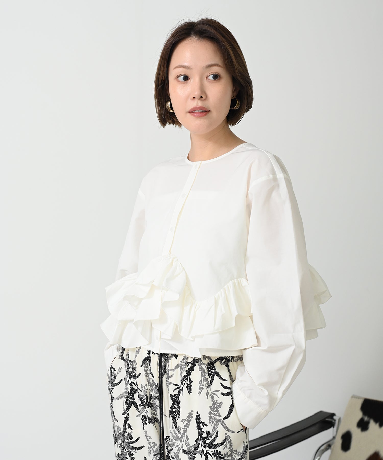 オフホワイト　model：H167