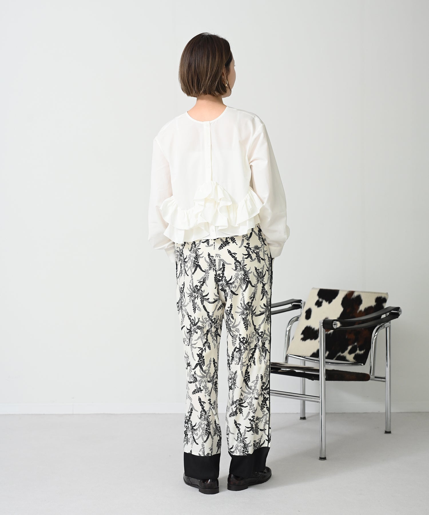 オフホワイト　model：H167