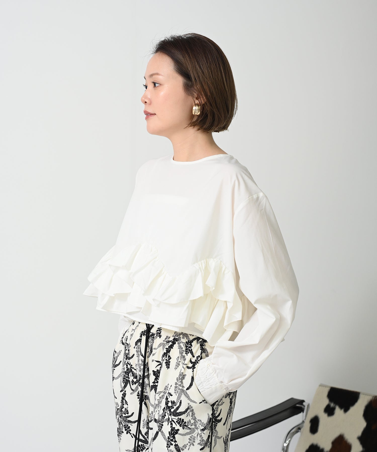 オフホワイト　model：H167