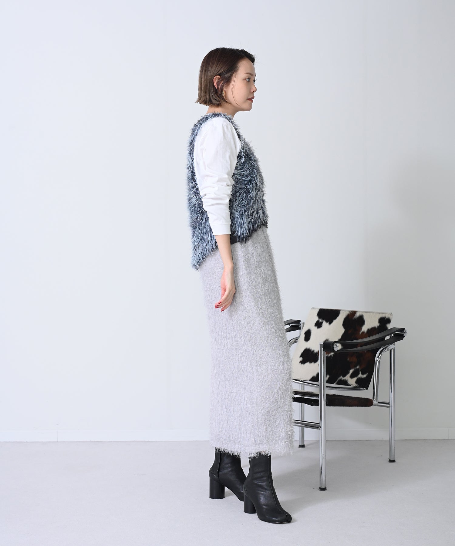 ライトグレー　model：H167