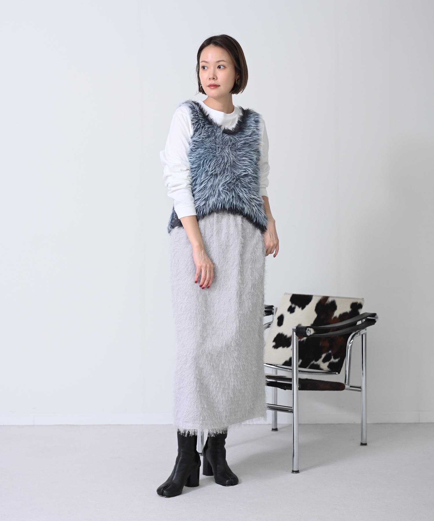 ライトグレー　model：H167