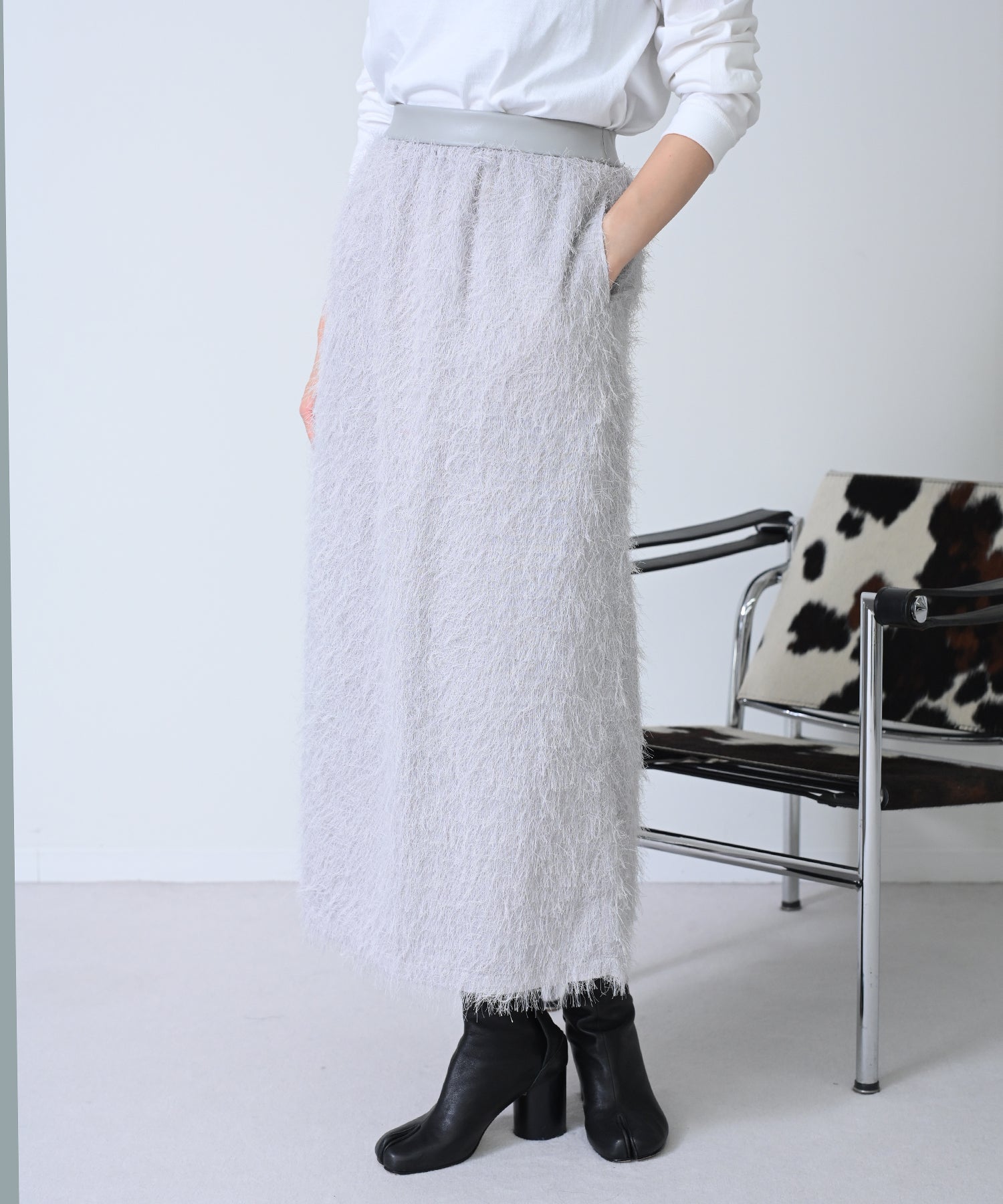 ライトグレー　model：H167