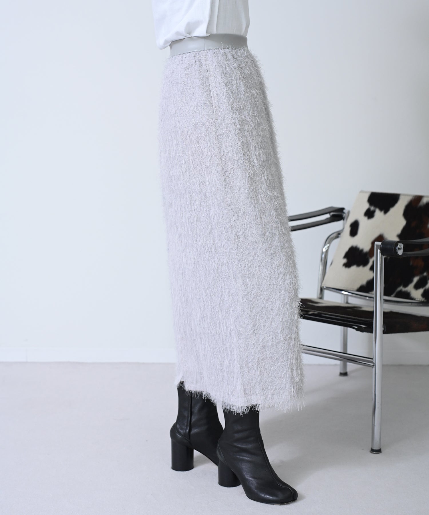 ライトグレー　model：H167