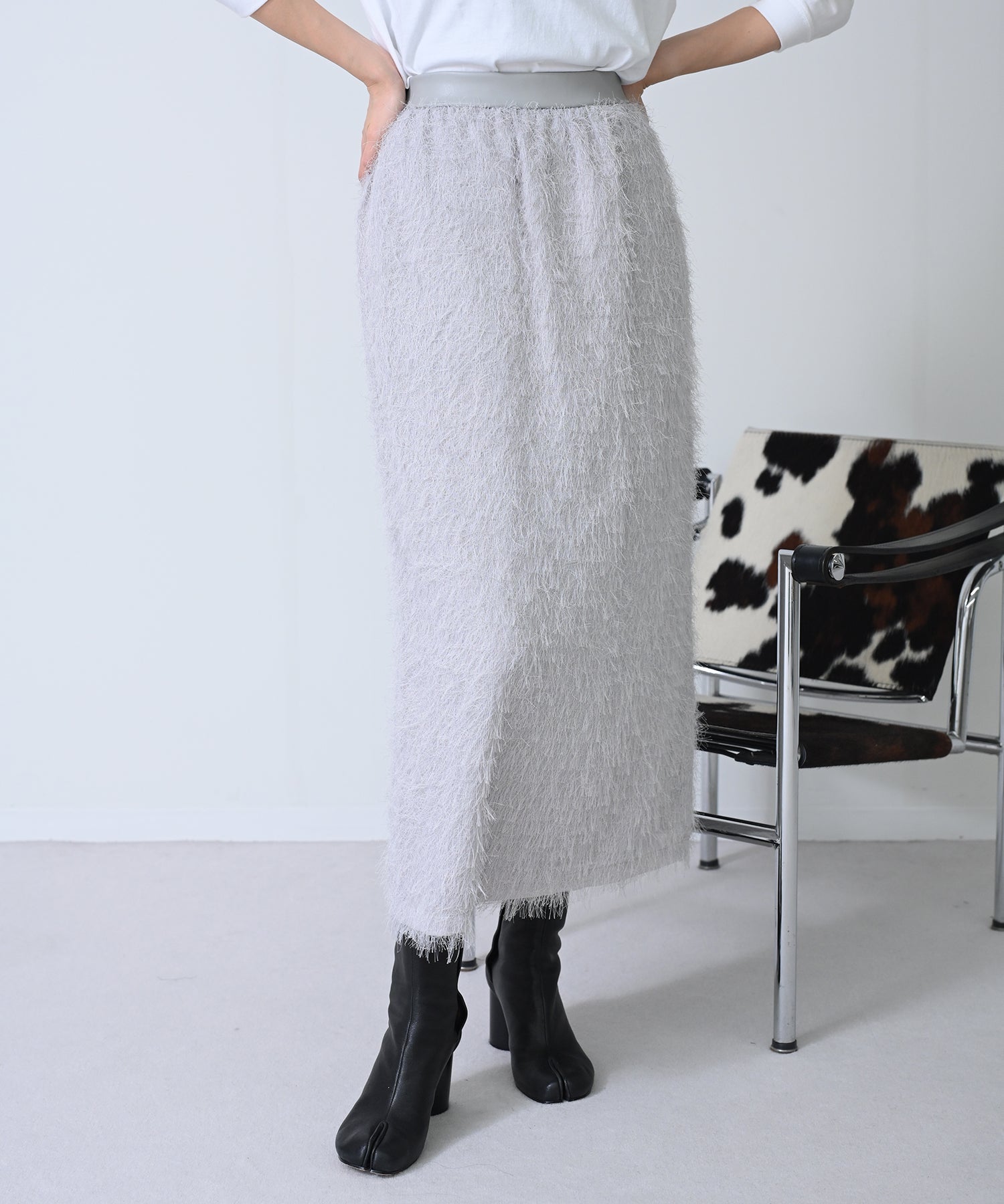 ライトグレー　model：H167